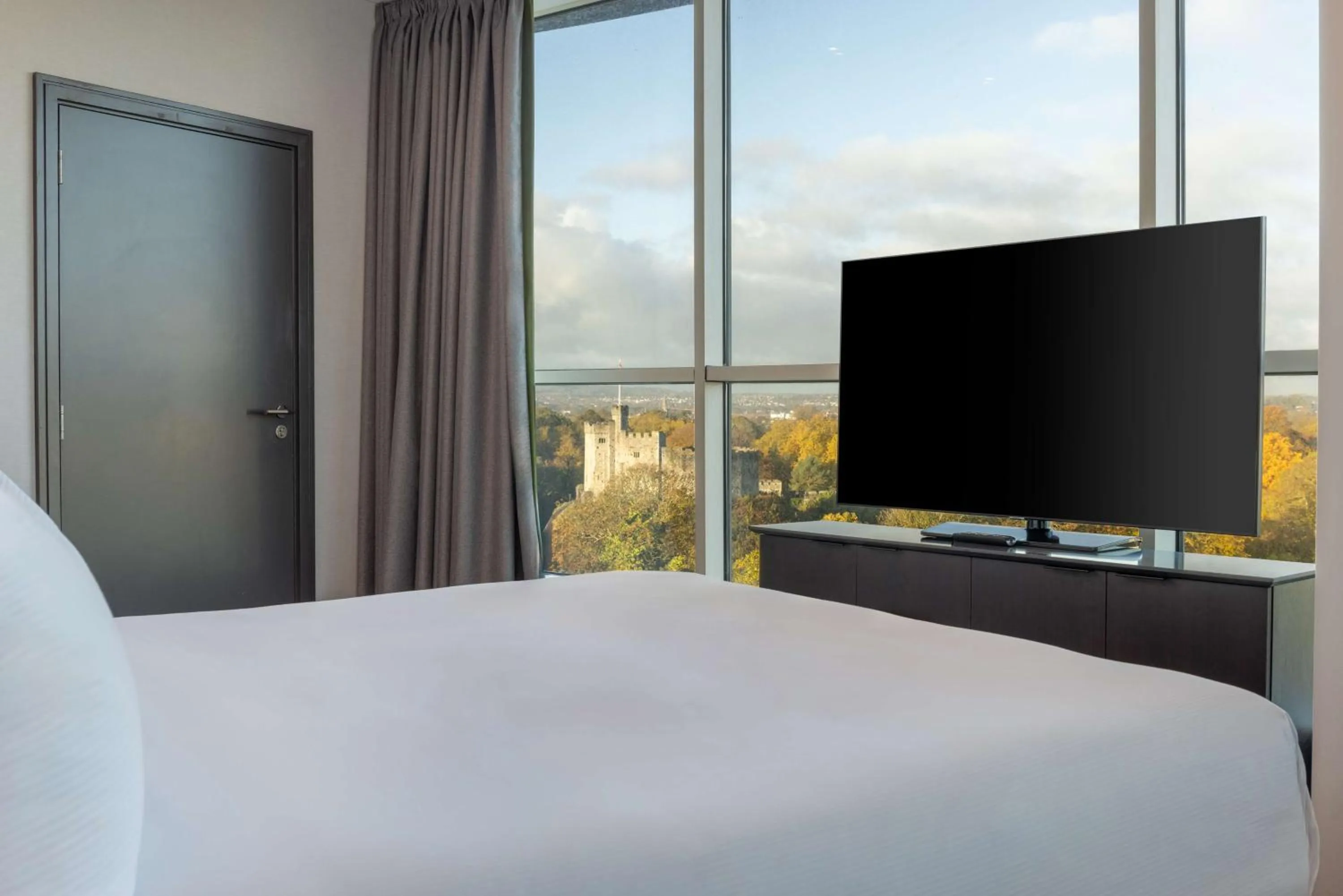 View (from property/room), Bed in Hilton Cardiff