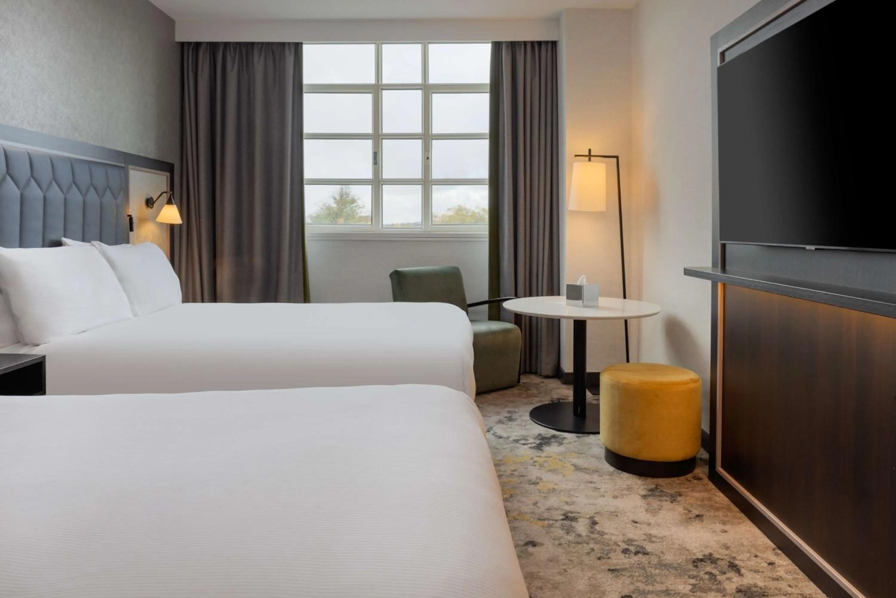 Living room, Bed in Hilton Cardiff