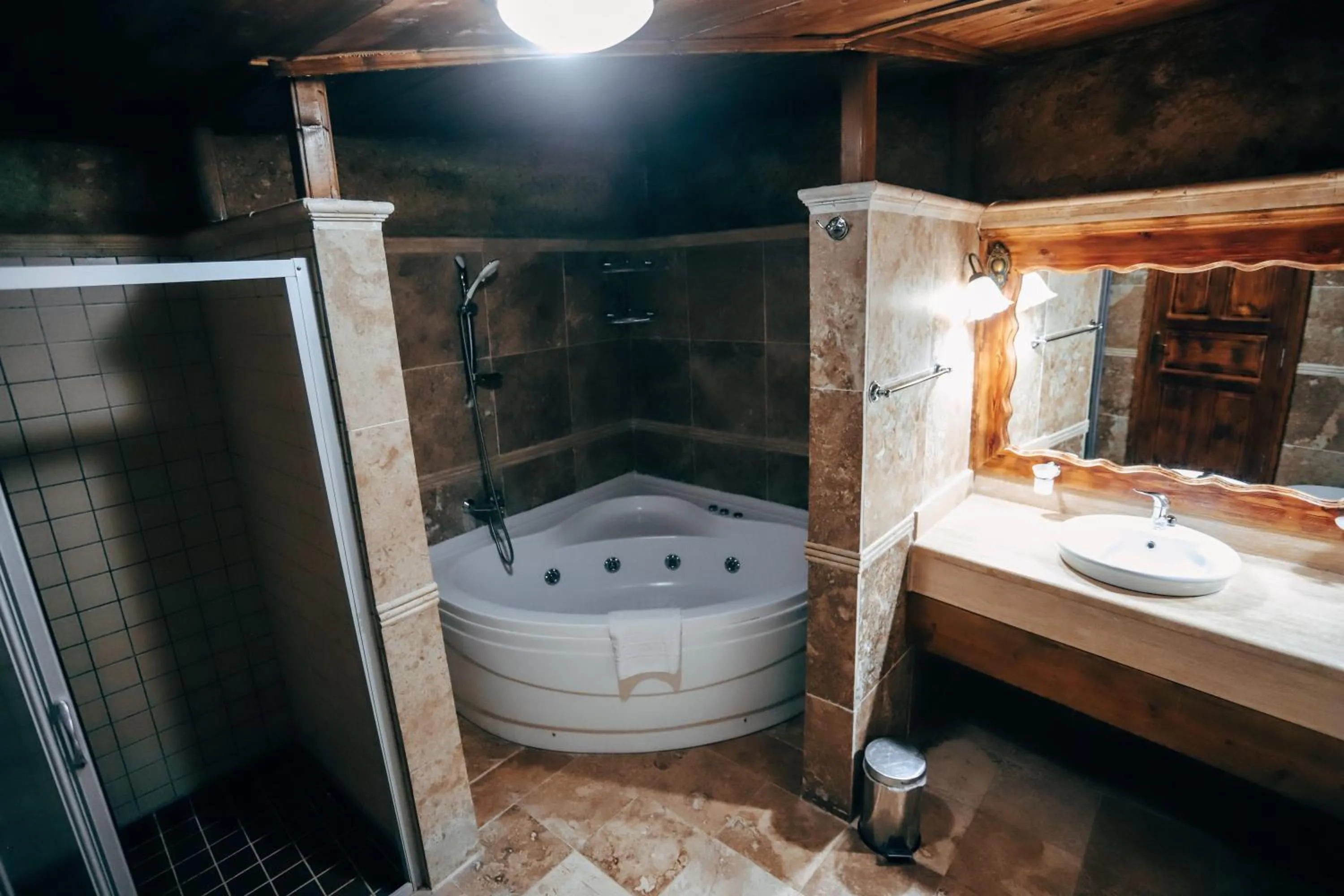 Shower in Melis Cave Hotel