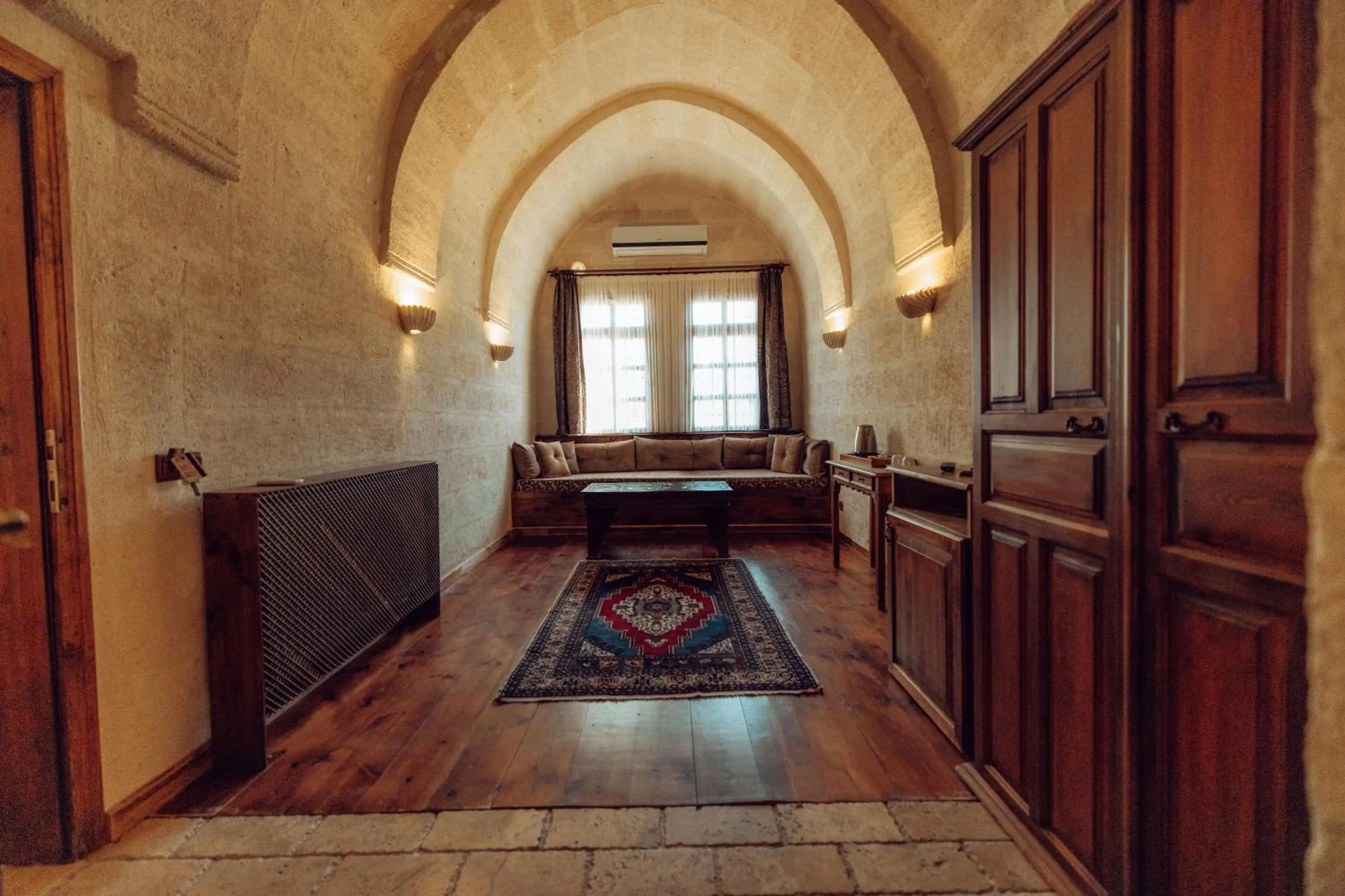 Living room, Bed in Melis Cave Hotel