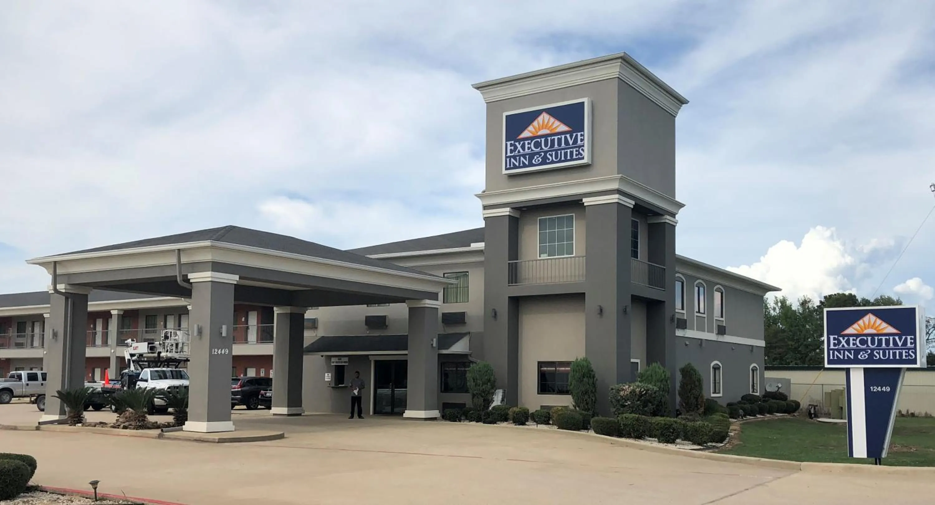 Facade/entrance in Executive Inn and Suites Joaquin