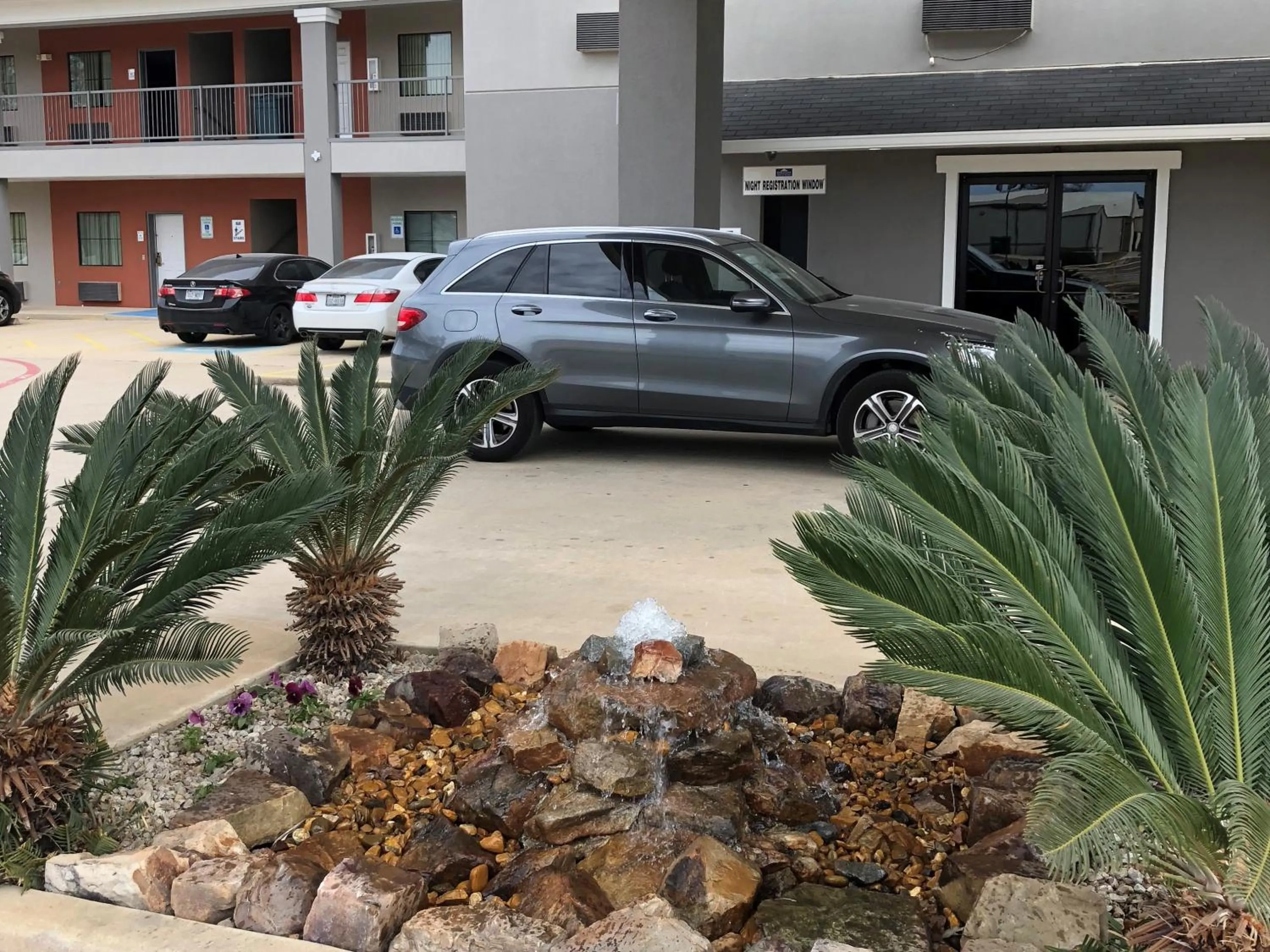 Decorative detail in Executive Inn and Suites Joaquin