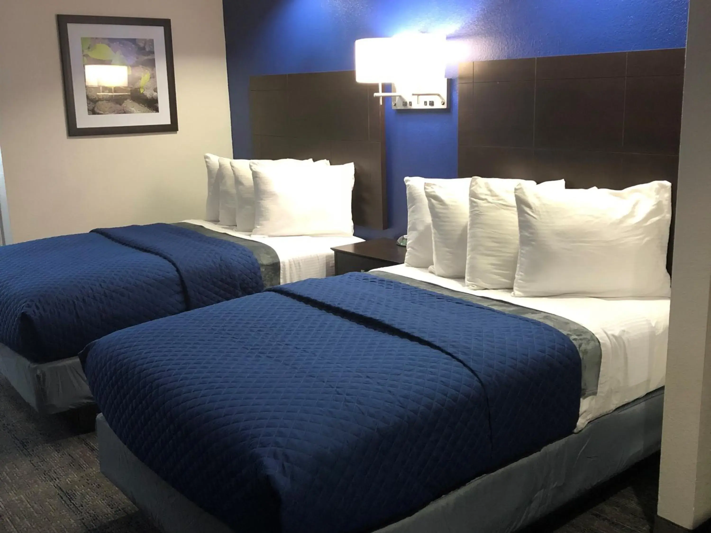 Photo of the whole room, Bed in Executive Inn and Suites Joaquin Photo of the whole room, Bed in Executive Inn and Suites Joaquin