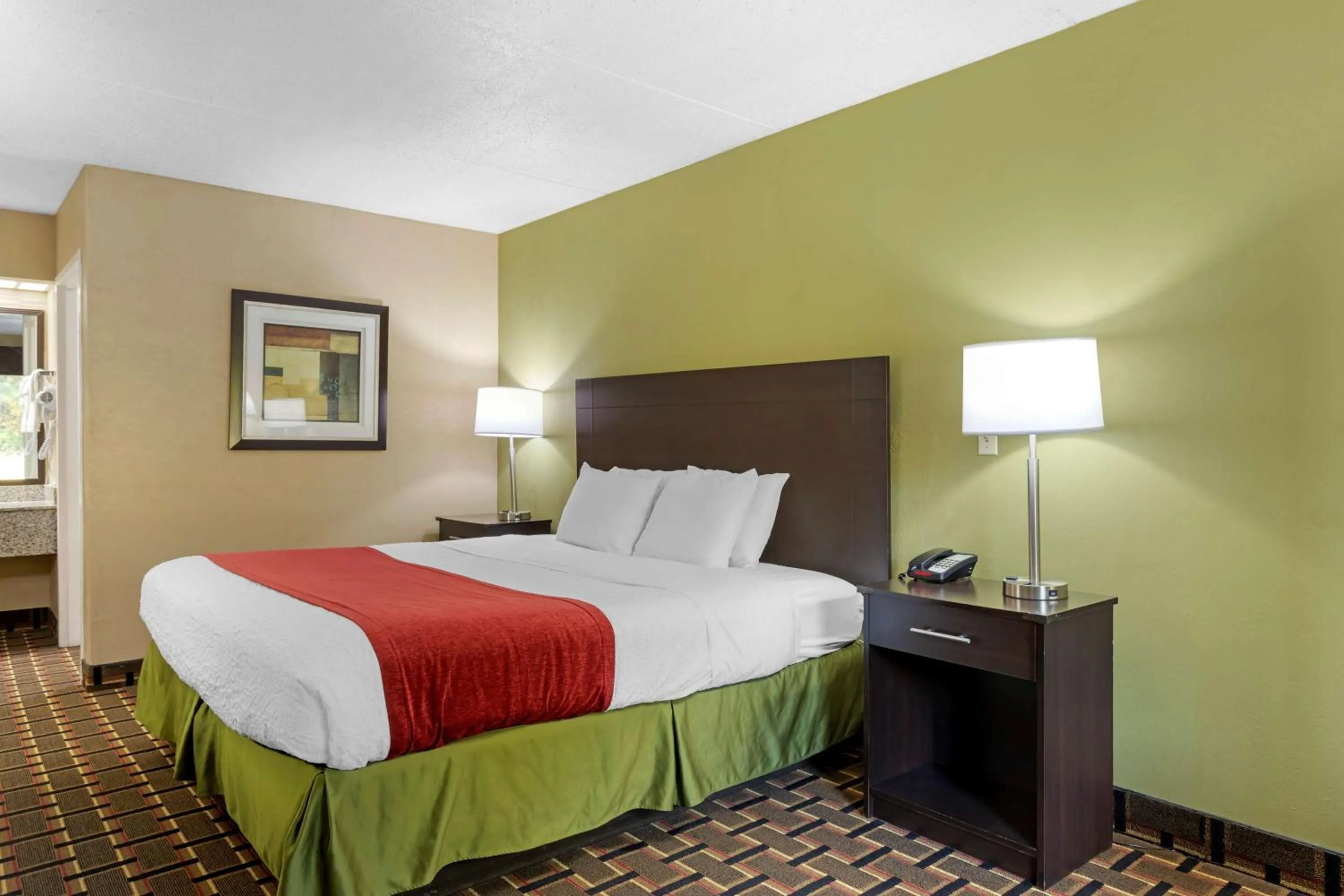 Photo of the whole room, Bed in SureStay Hotel by Best Western Lenoir City