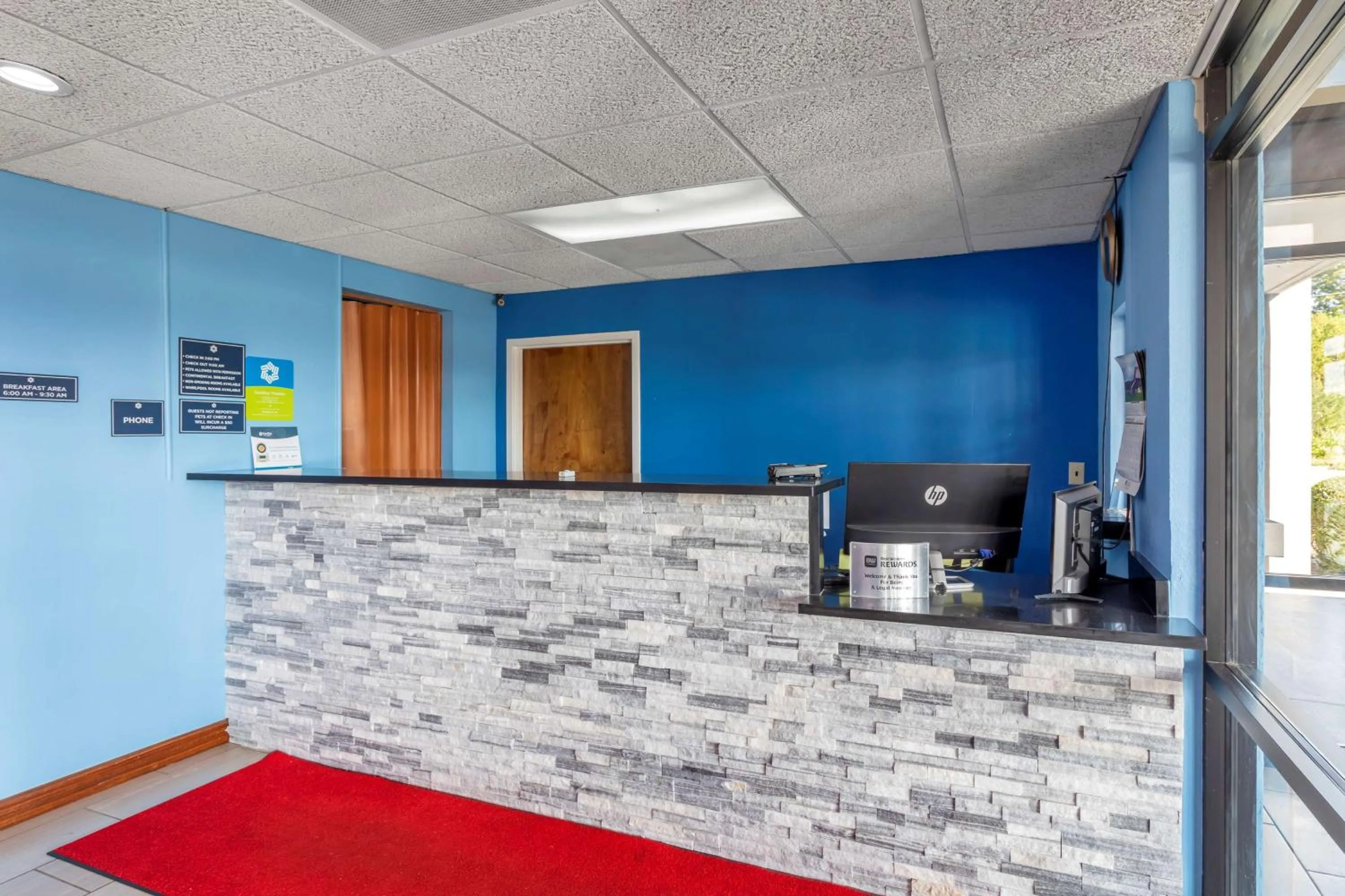Lobby or reception in SureStay Hotel by Best Western Lenoir City