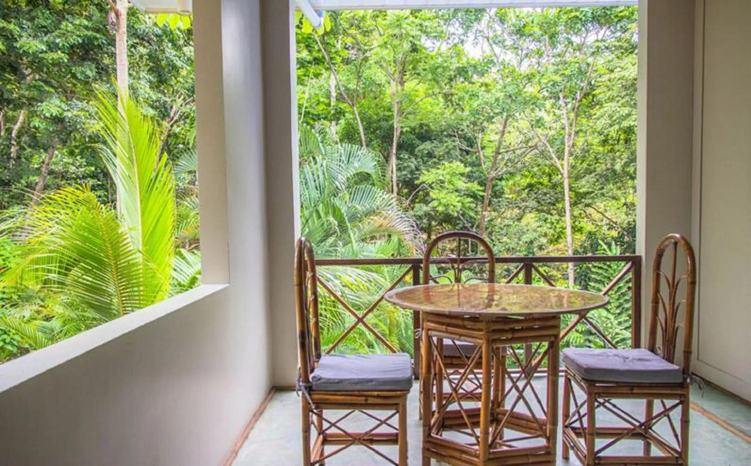 Seating area in Hotel Plaza Yara
