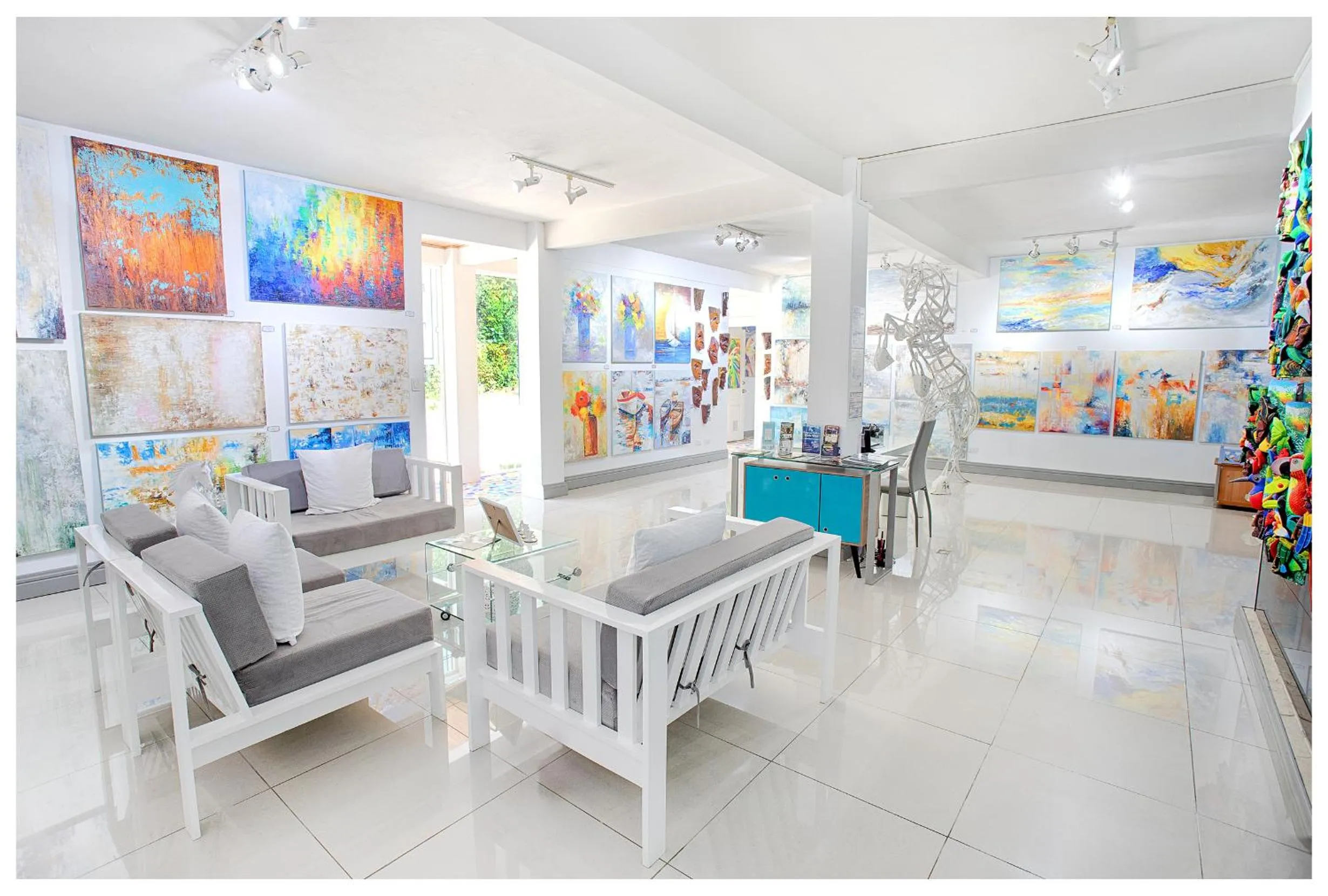 Seating area in Hotel Plaza Yara