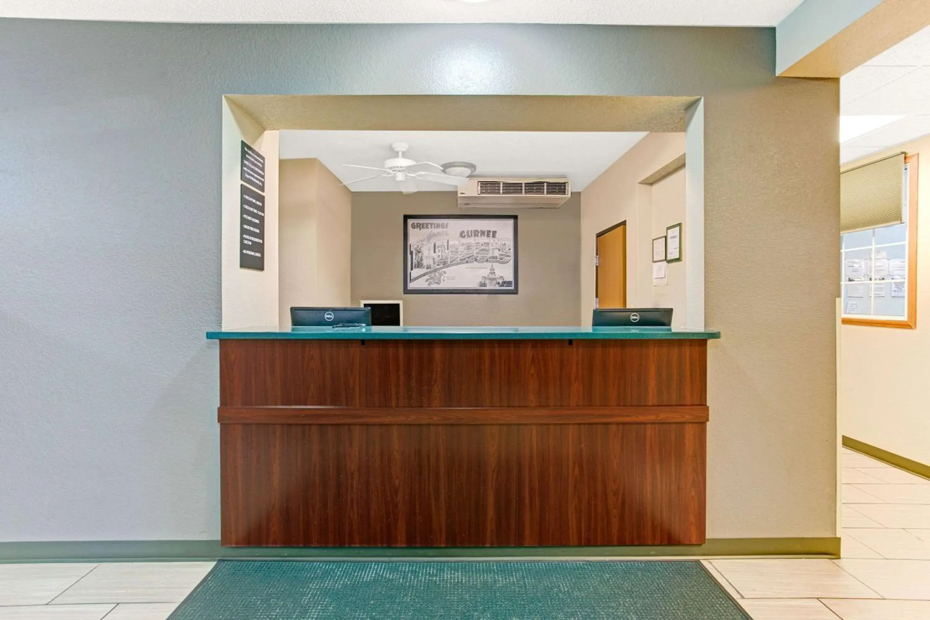 Lobby or reception in Super 8 by Wyndham Gurnee Lobby or reception in Super 8 by Wyndham Gurnee