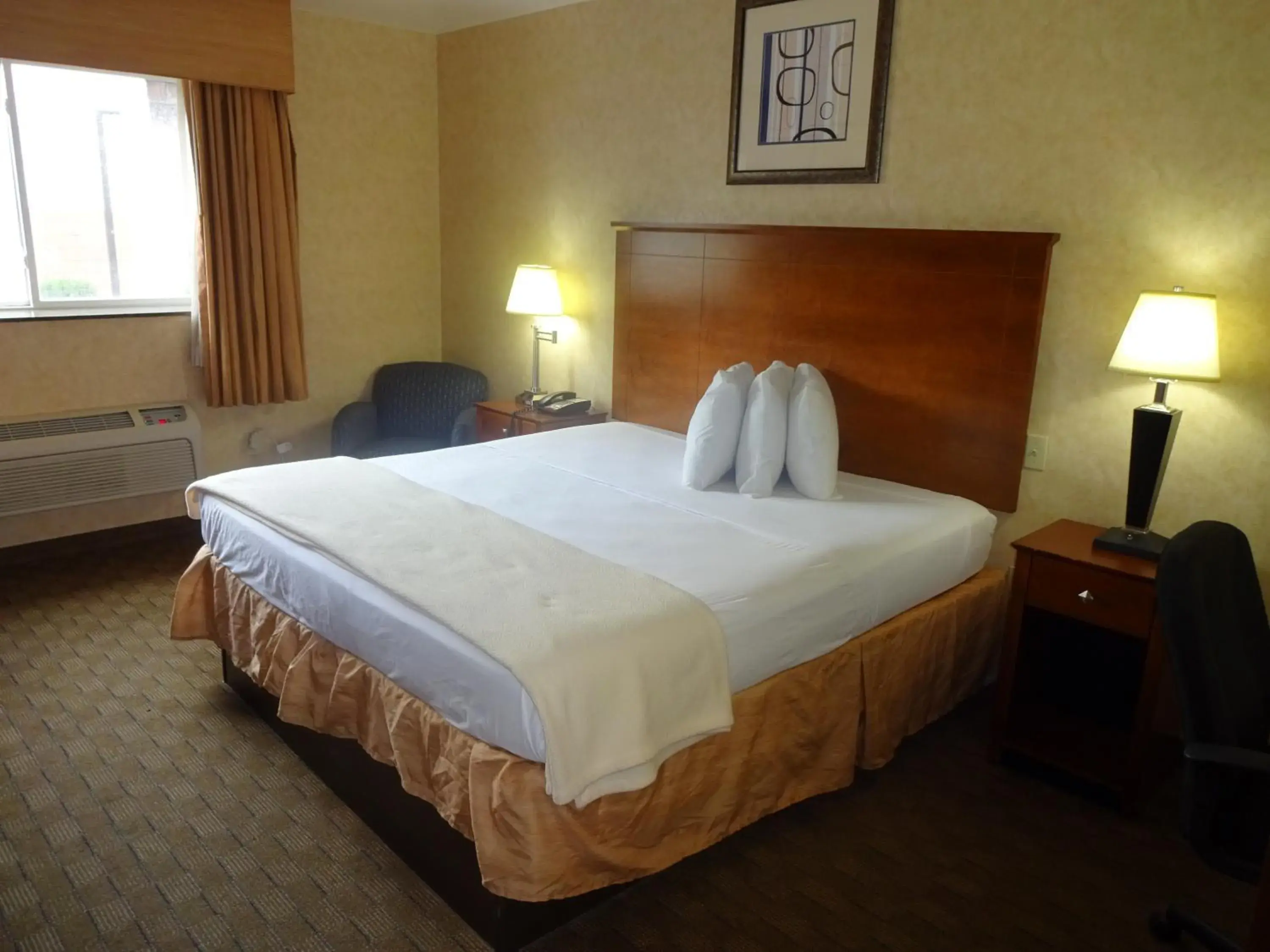 Bedroom, Bed in Sheridan Hotel Bedroom, Bed in Sheridan Hotel