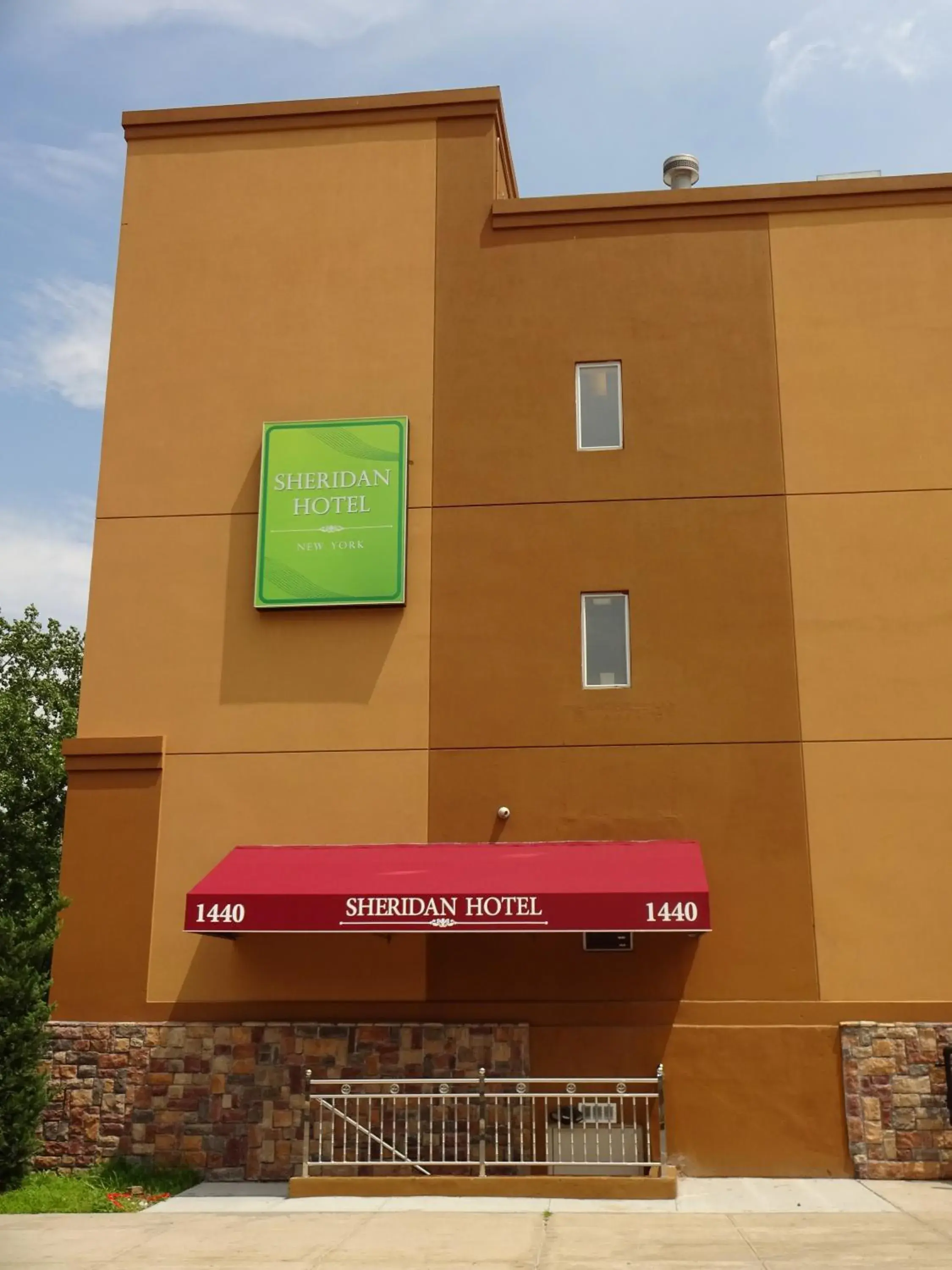 Facade/entrance in Sheridan Hotel Facade/entrance in Sheridan Hotel