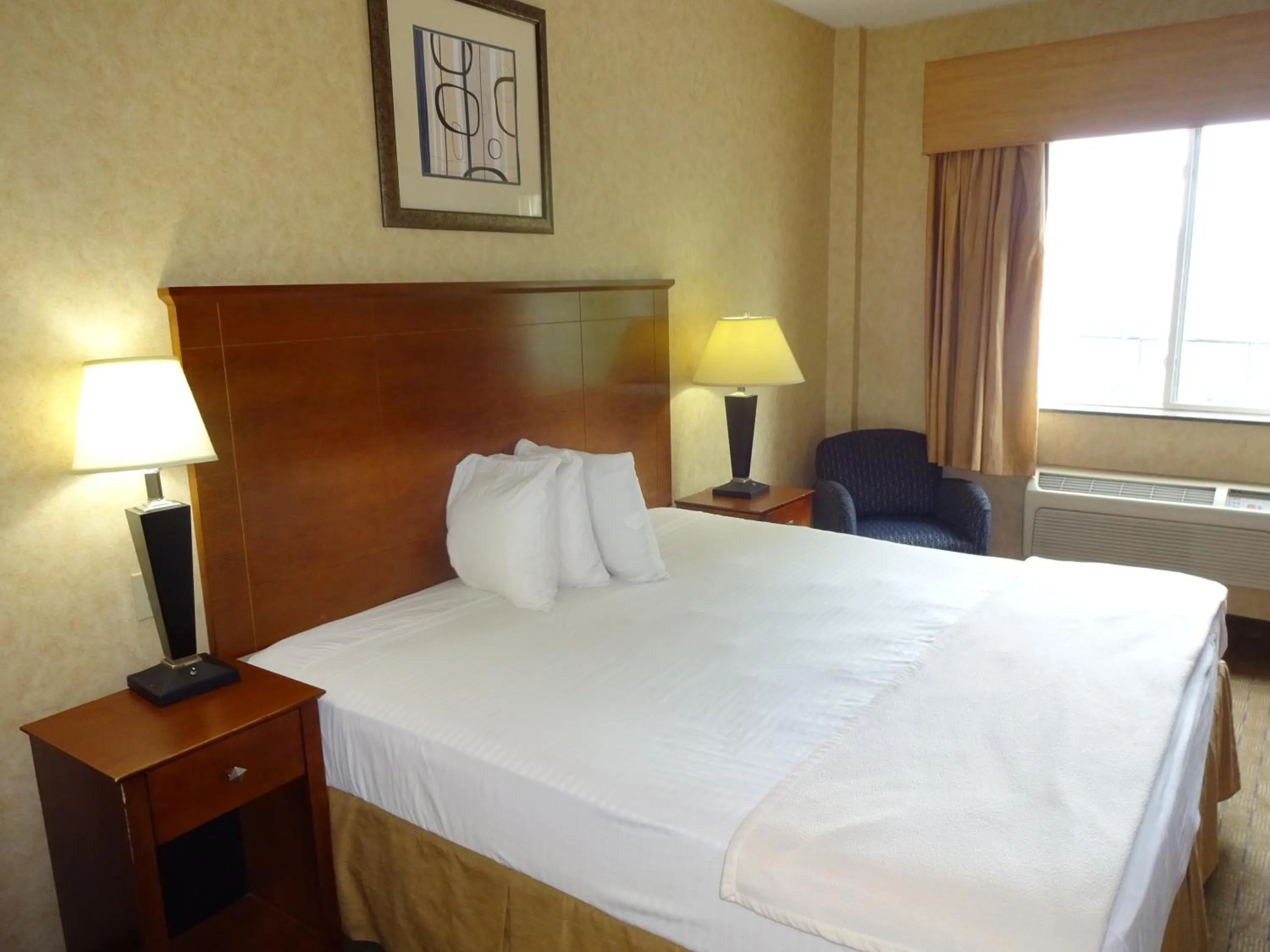 Bedroom, Bed in Sheridan Hotel