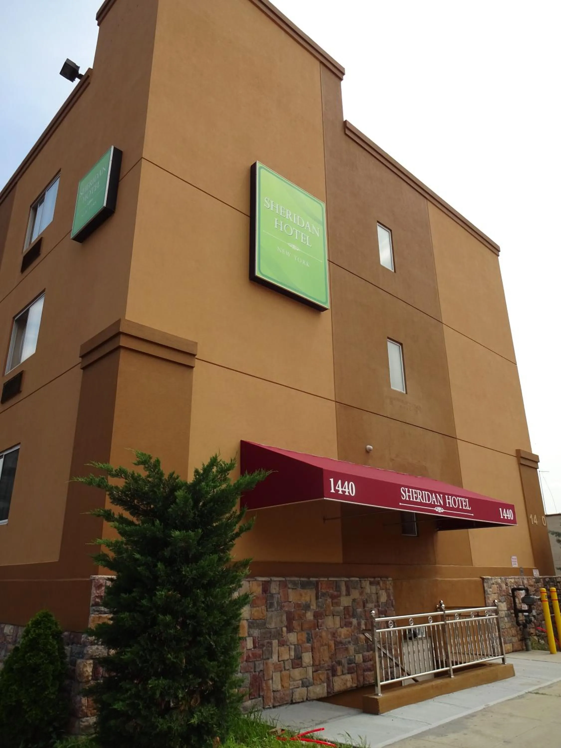 Facade/entrance in Sheridan Hotel