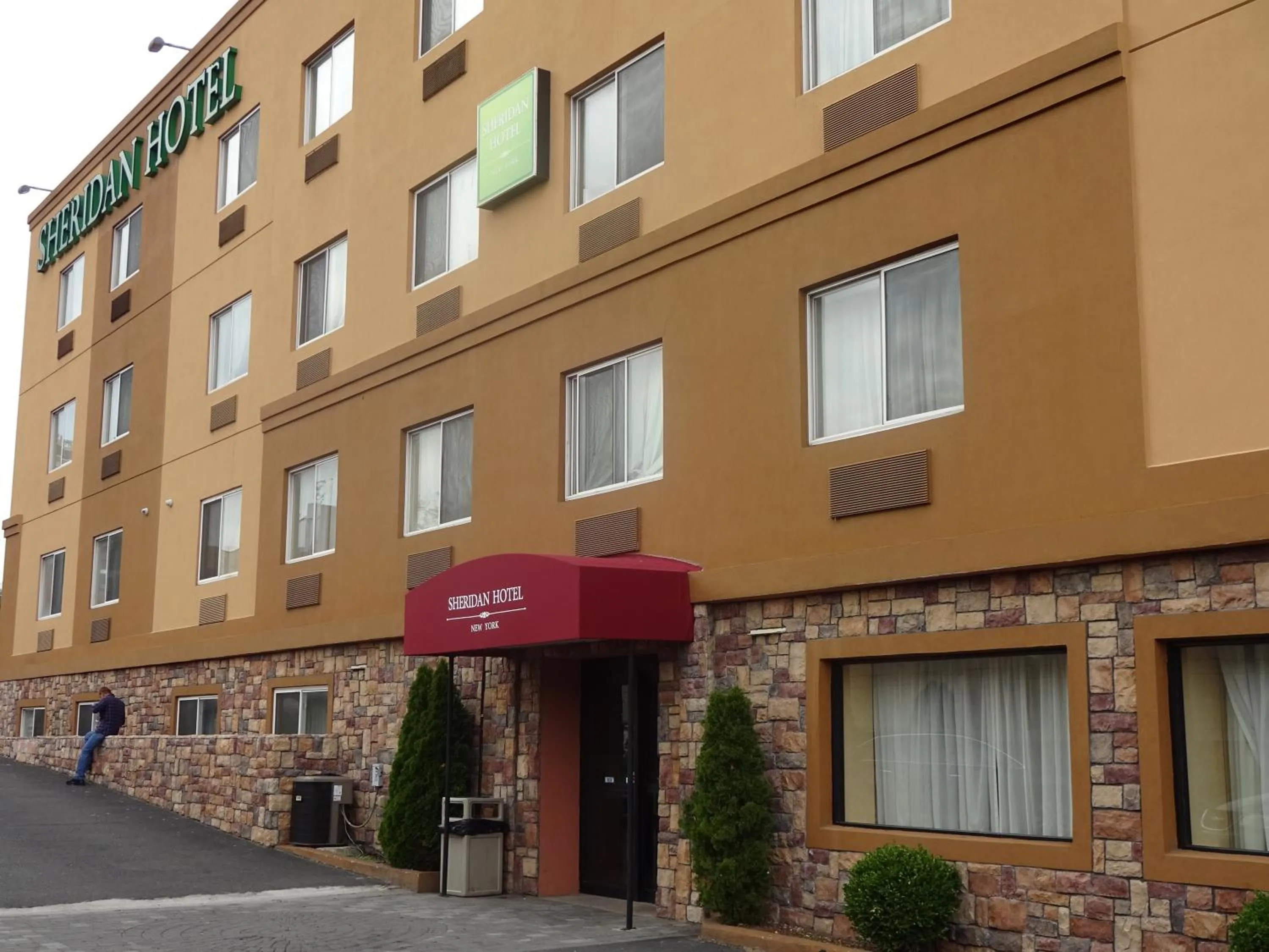 Facade/entrance in Sheridan Hotel