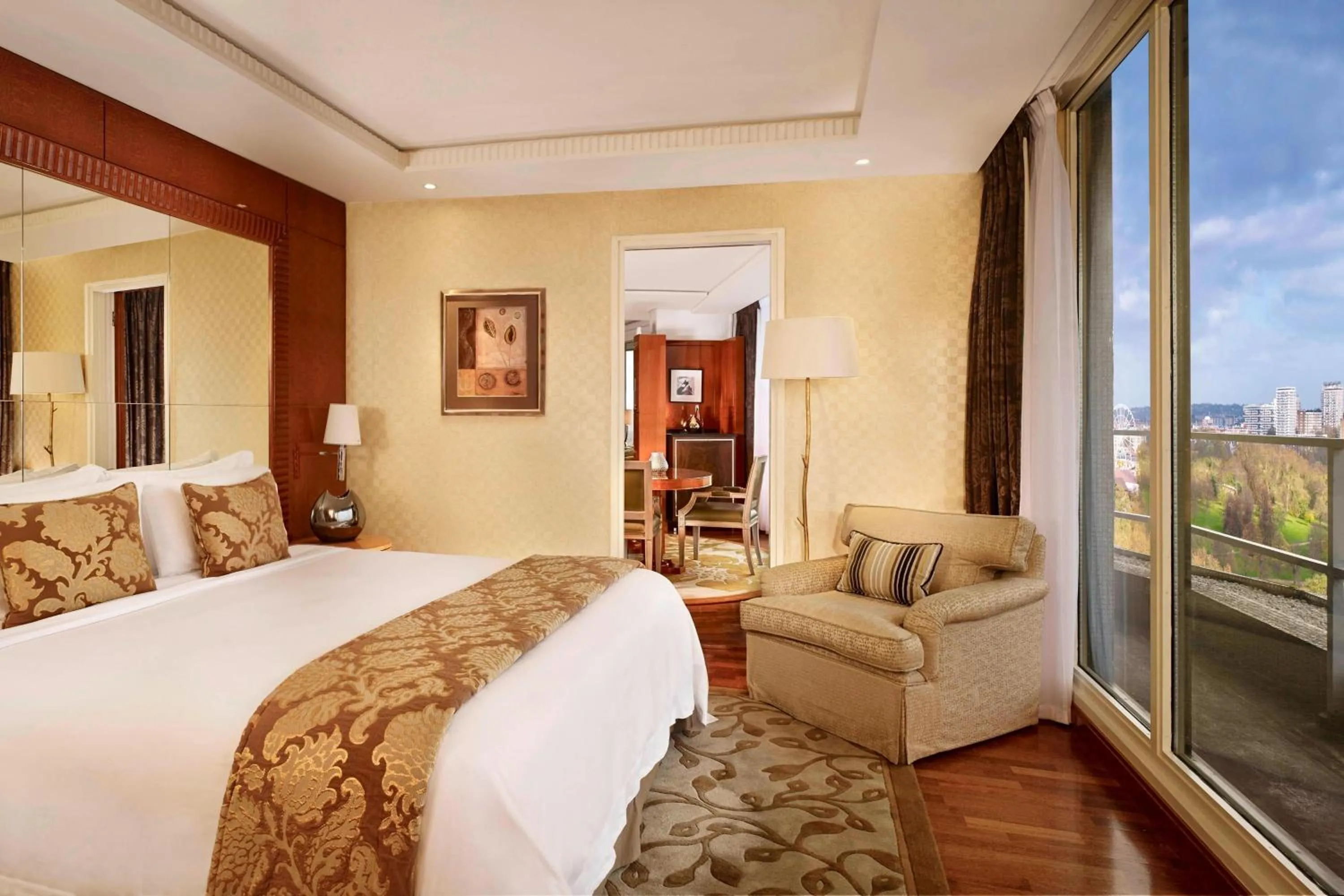 Bedroom, Bed in The Park Tower Knightsbridge, a Luxury Collection Hotel, London