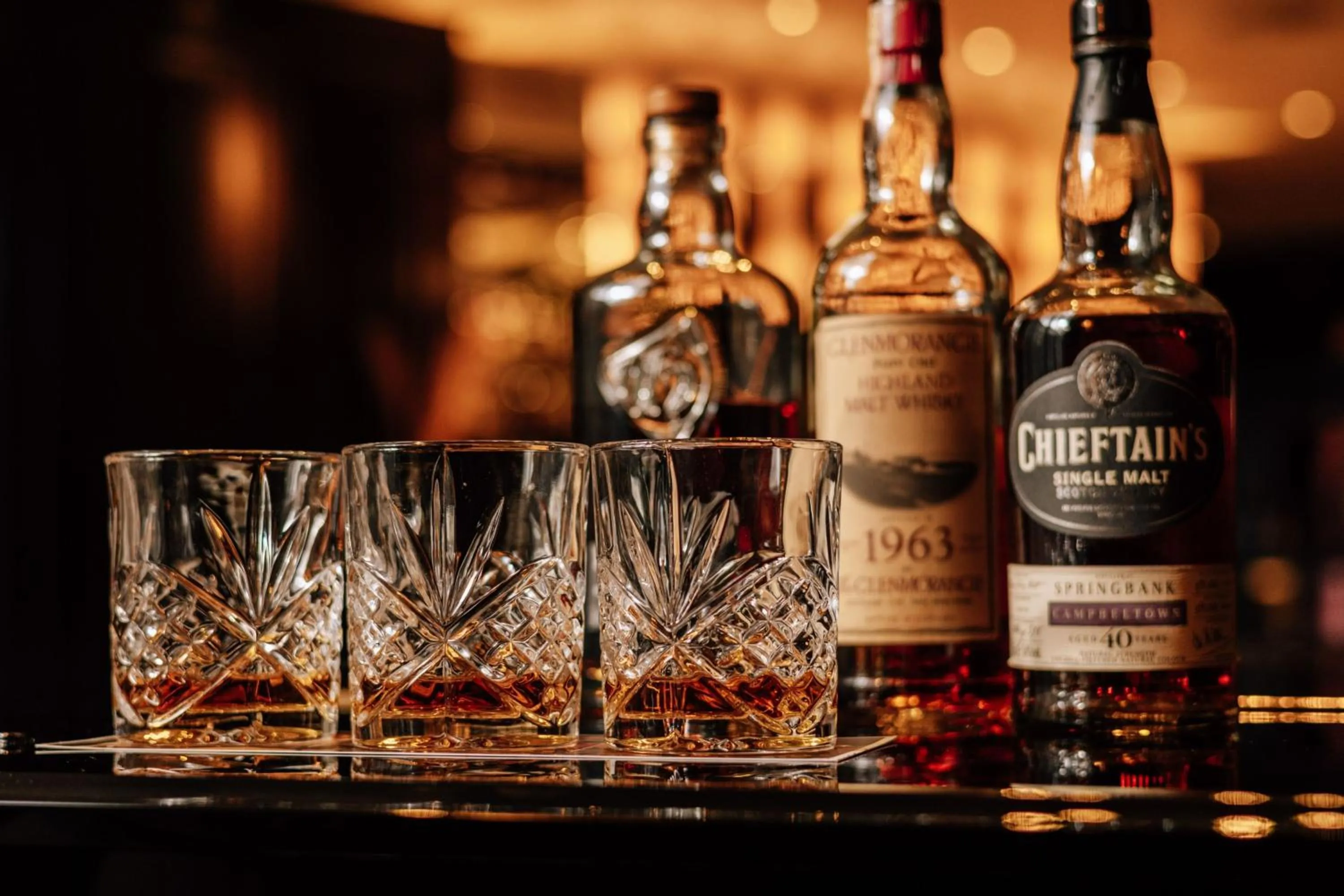 Lounge or bar in The Park Tower Knightsbridge, a Luxury Collection Hotel, London