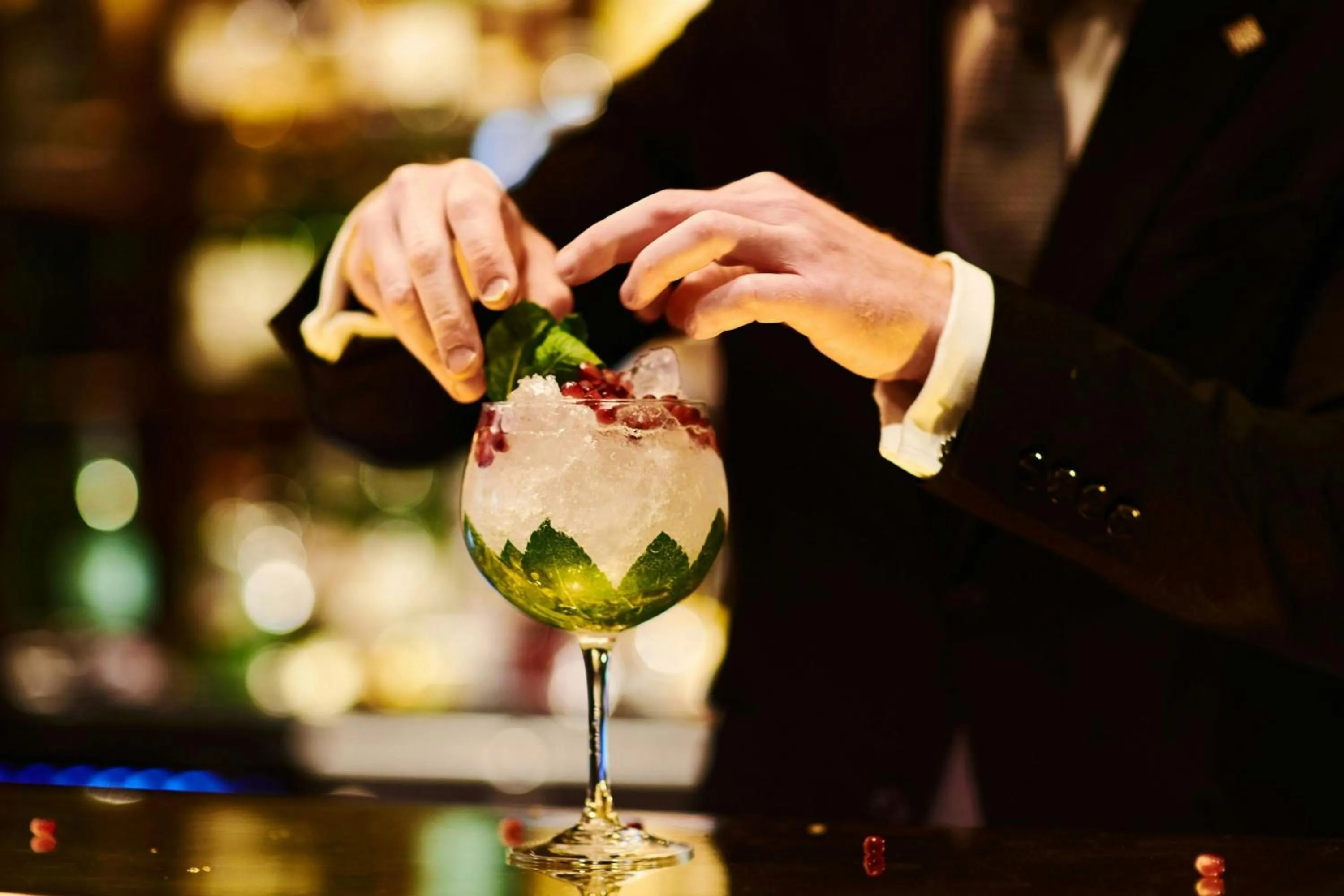 Lounge or bar in The Park Tower Knightsbridge, a Luxury Collection Hotel, London