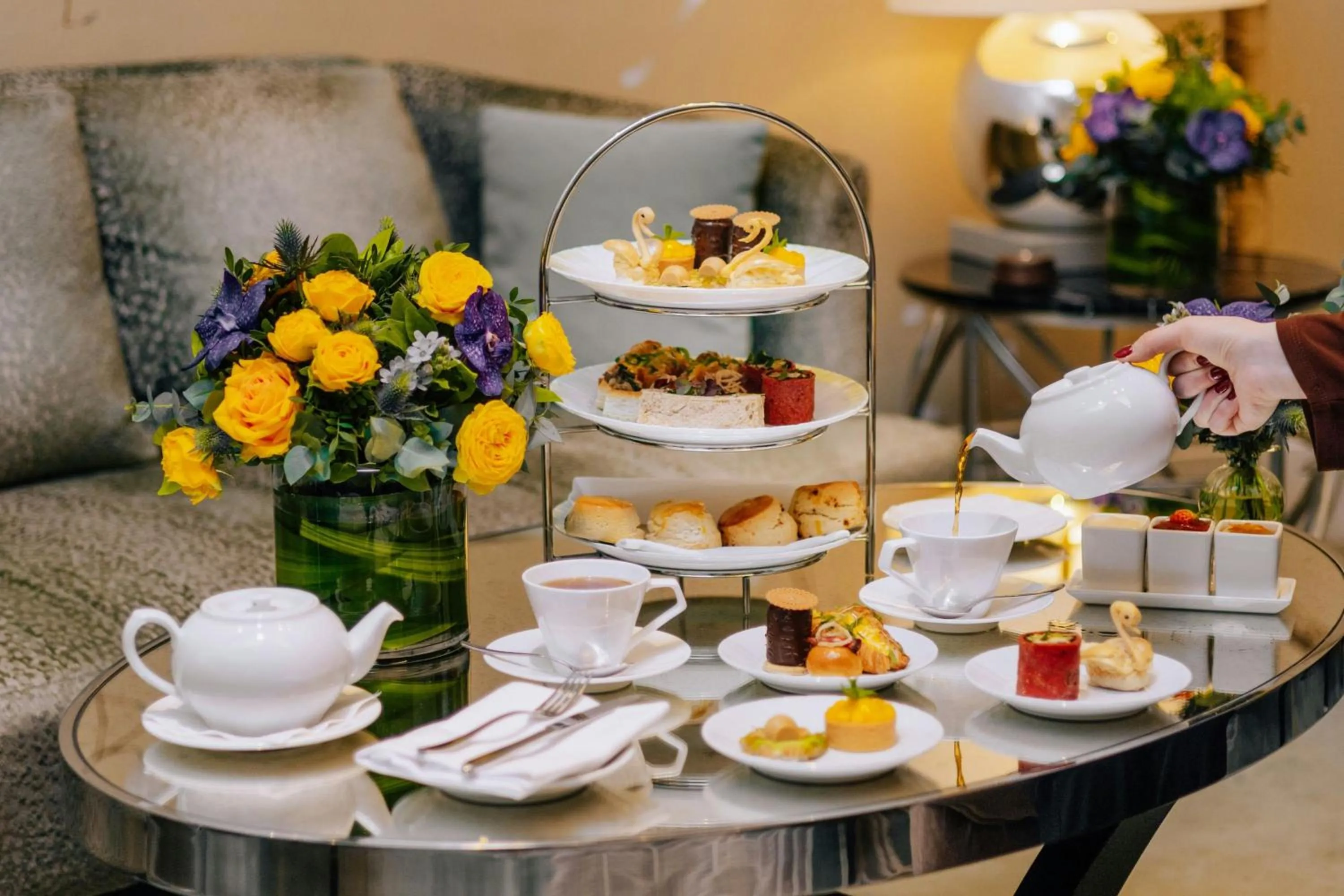 Restaurant/places to eat in The Park Tower Knightsbridge, a Luxury Collection Hotel, London