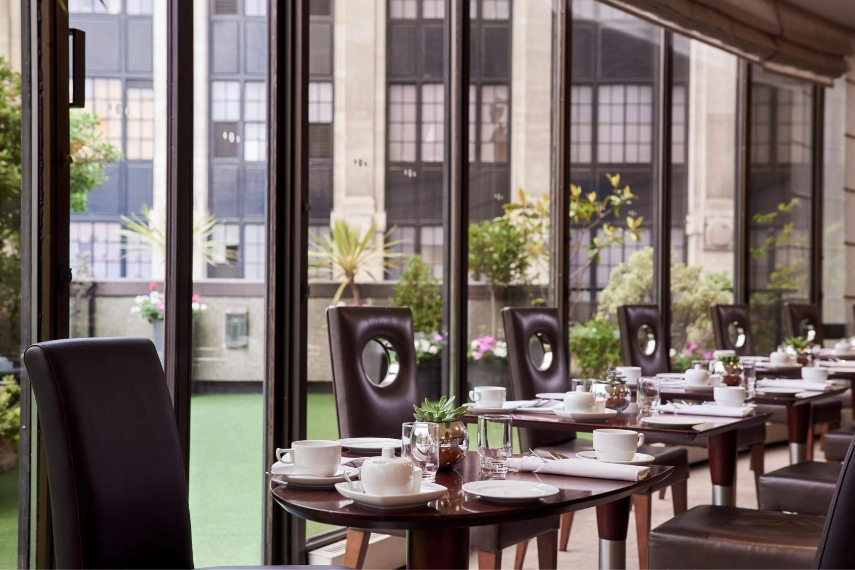 Restaurant/places to eat in The Park Tower Knightsbridge, a Luxury Collection Hotel, London