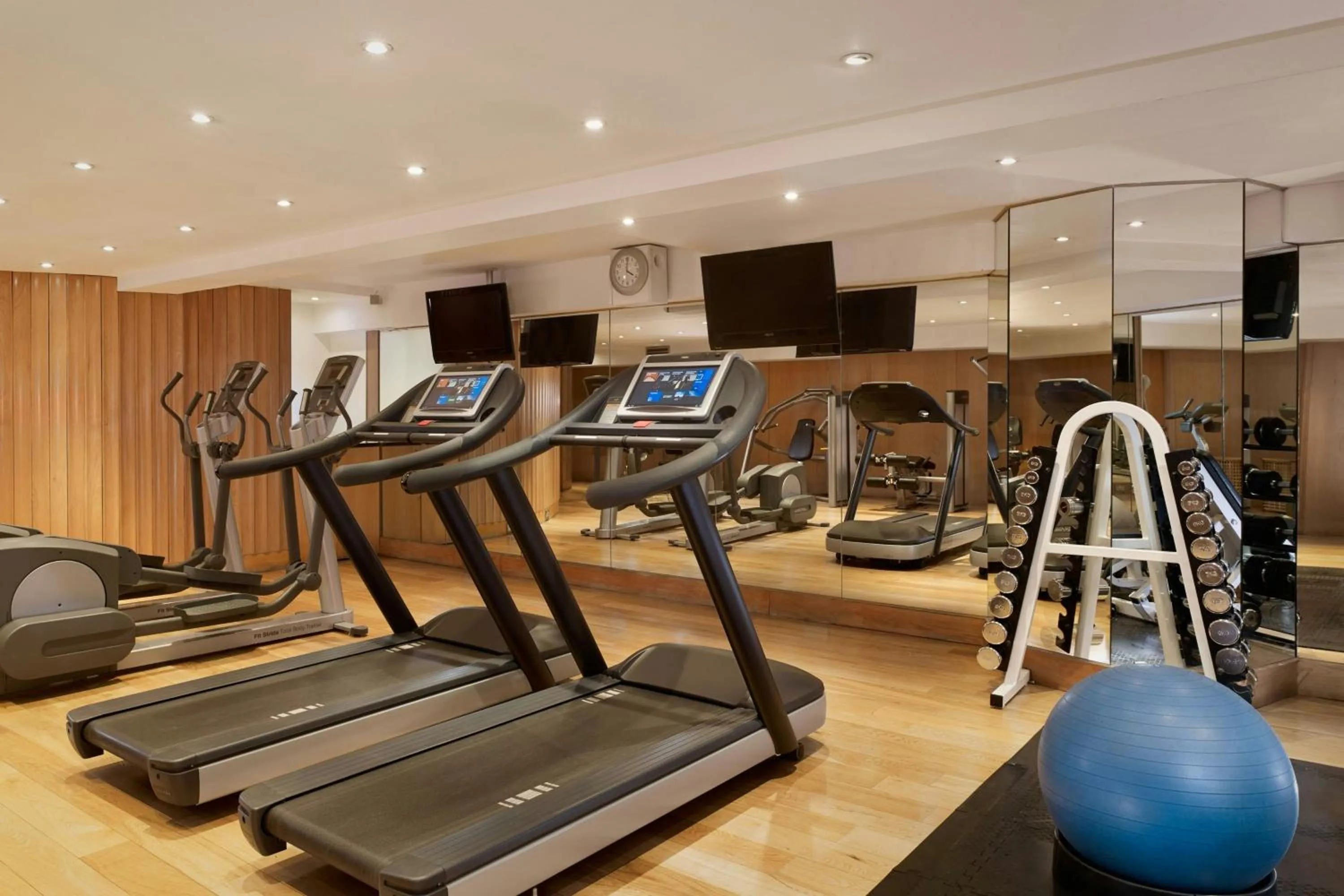 Fitness centre/facilities in The Park Tower Knightsbridge, a Luxury Collection Hotel, London