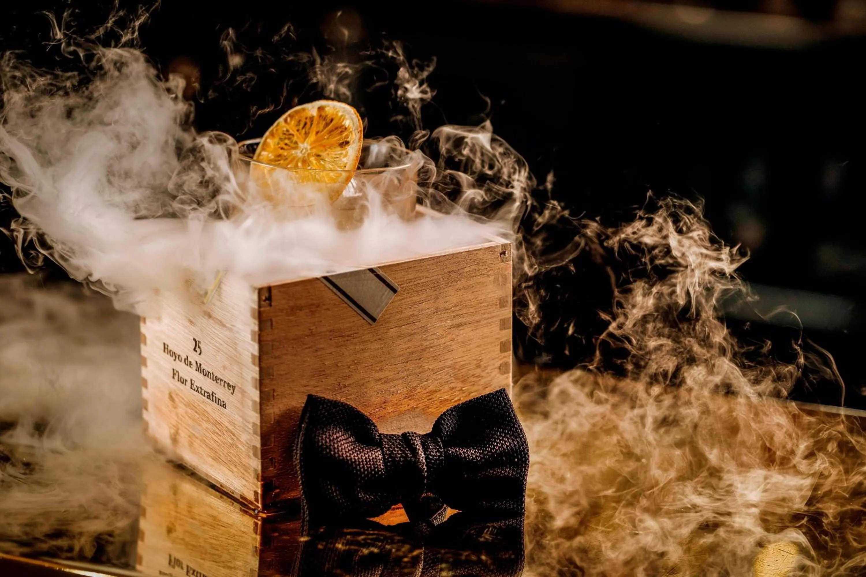 Lounge or bar in The Park Tower Knightsbridge, a Luxury Collection Hotel, London