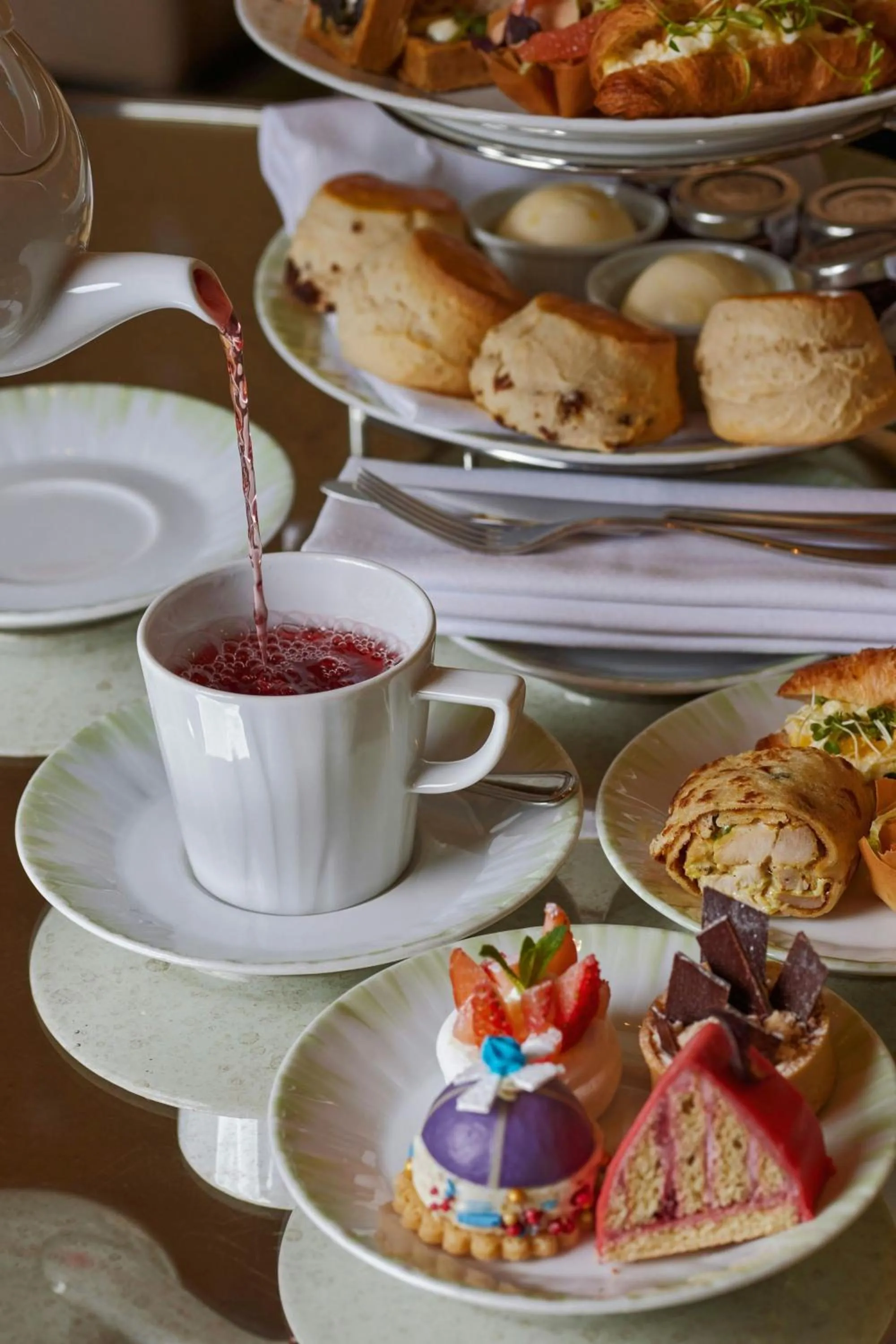 Restaurant/places to eat in The Park Tower Knightsbridge, a Luxury Collection Hotel, London