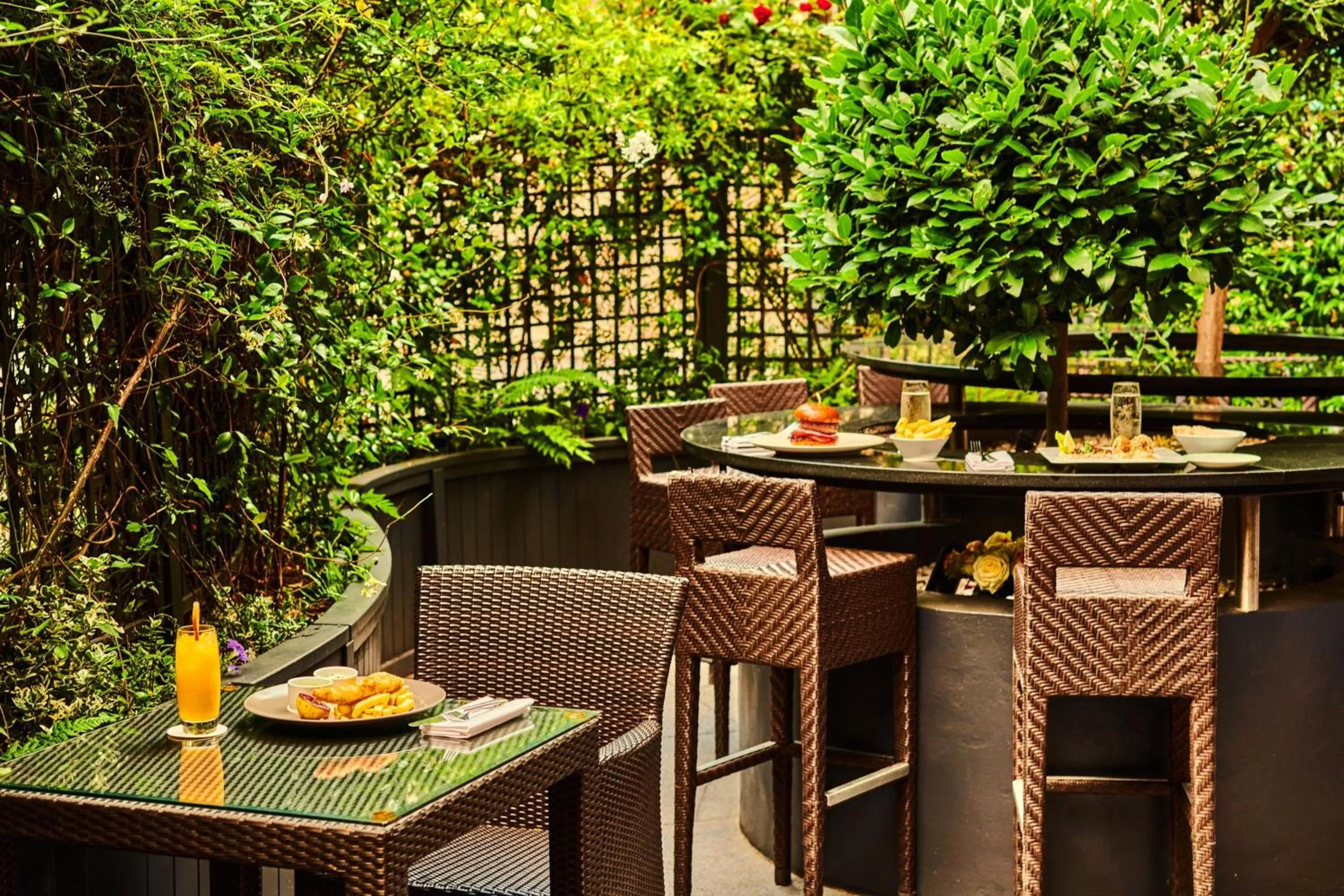 Restaurant/places to eat in The Park Tower Knightsbridge, a Luxury Collection Hotel, London