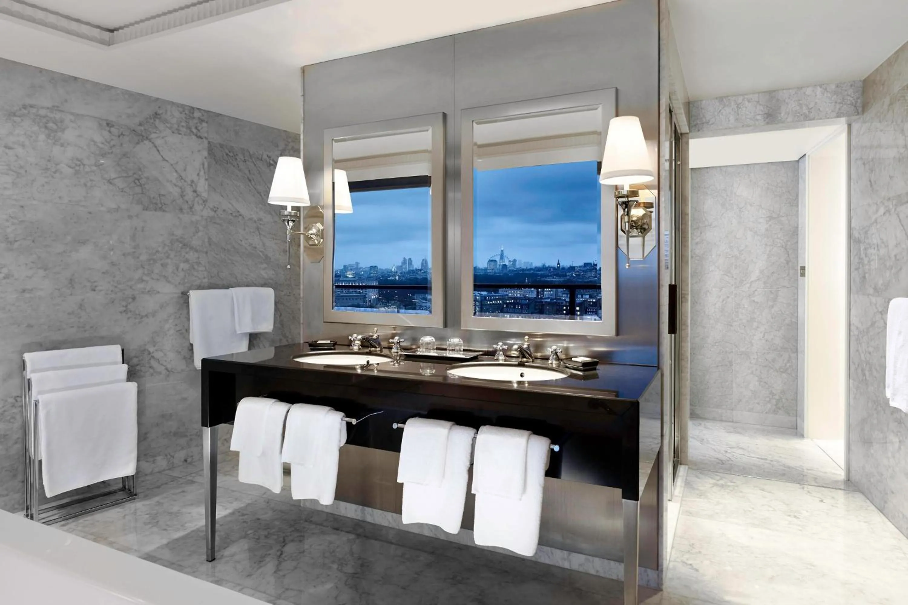 Bathroom in The Park Tower Knightsbridge, a Luxury Collection Hotel, London