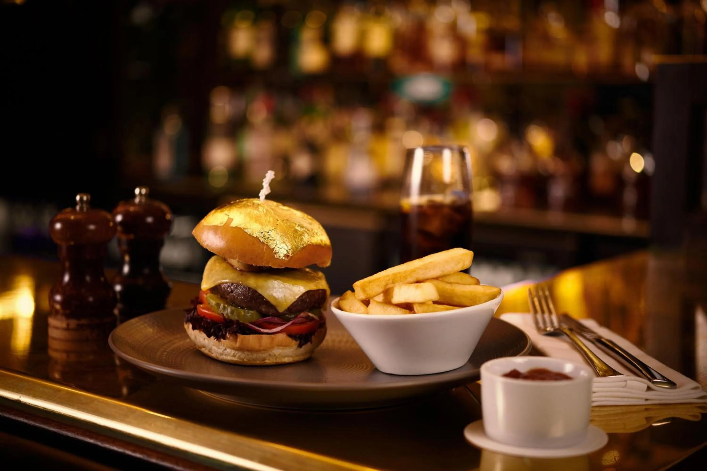 Lounge or bar in The Park Tower Knightsbridge, a Luxury Collection Hotel, London