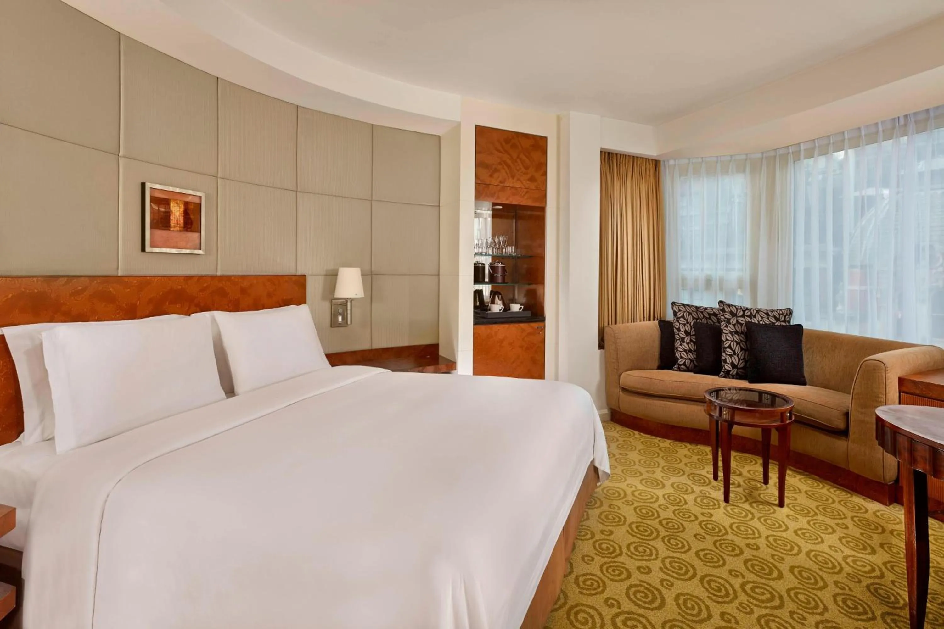 Photo of the whole room, Bed in The Park Tower Knightsbridge, a Luxury Collection Hotel, London