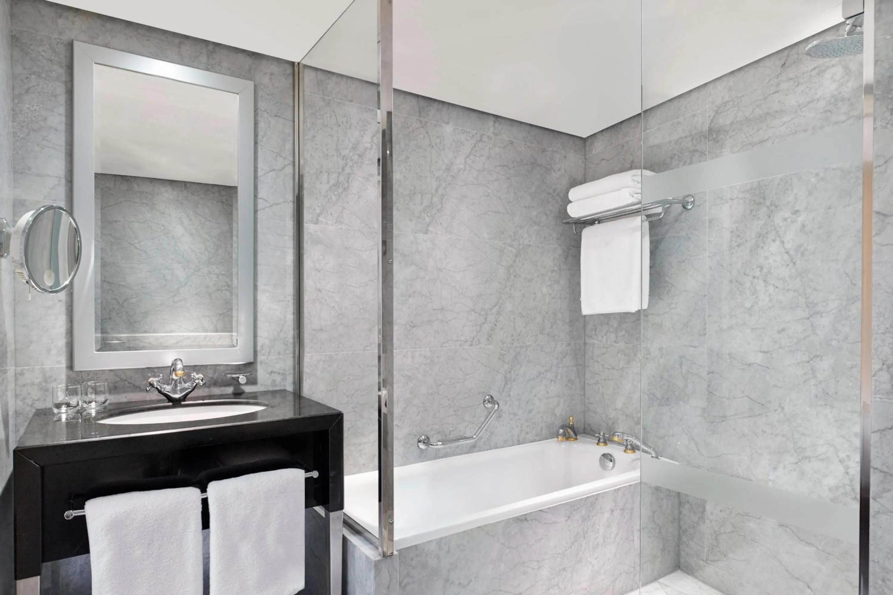 Bathroom in The Park Tower Knightsbridge, a Luxury Collection Hotel, London