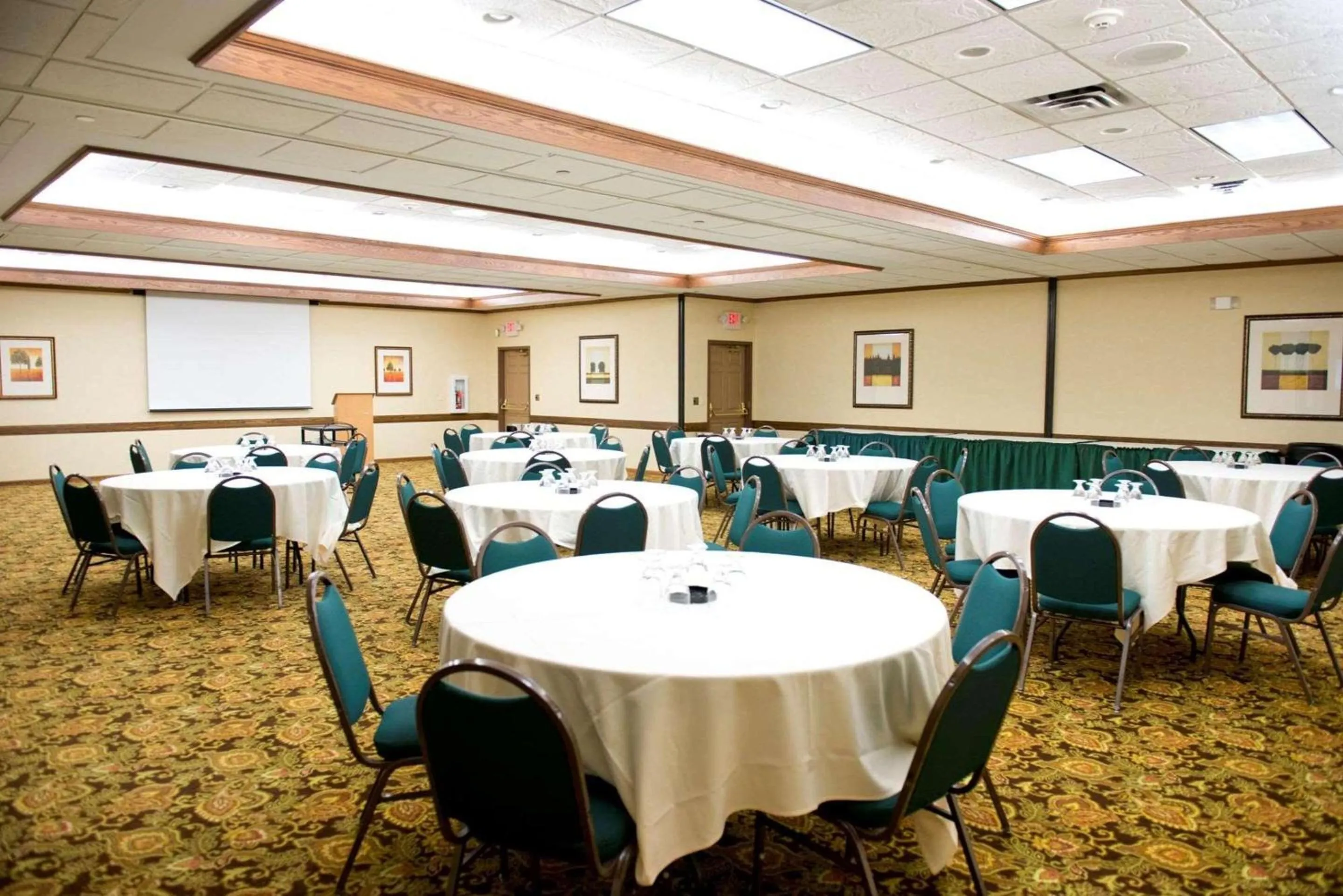 Meeting/conference room in Country Inn & Suites by Radisson, Chanhassen, MN