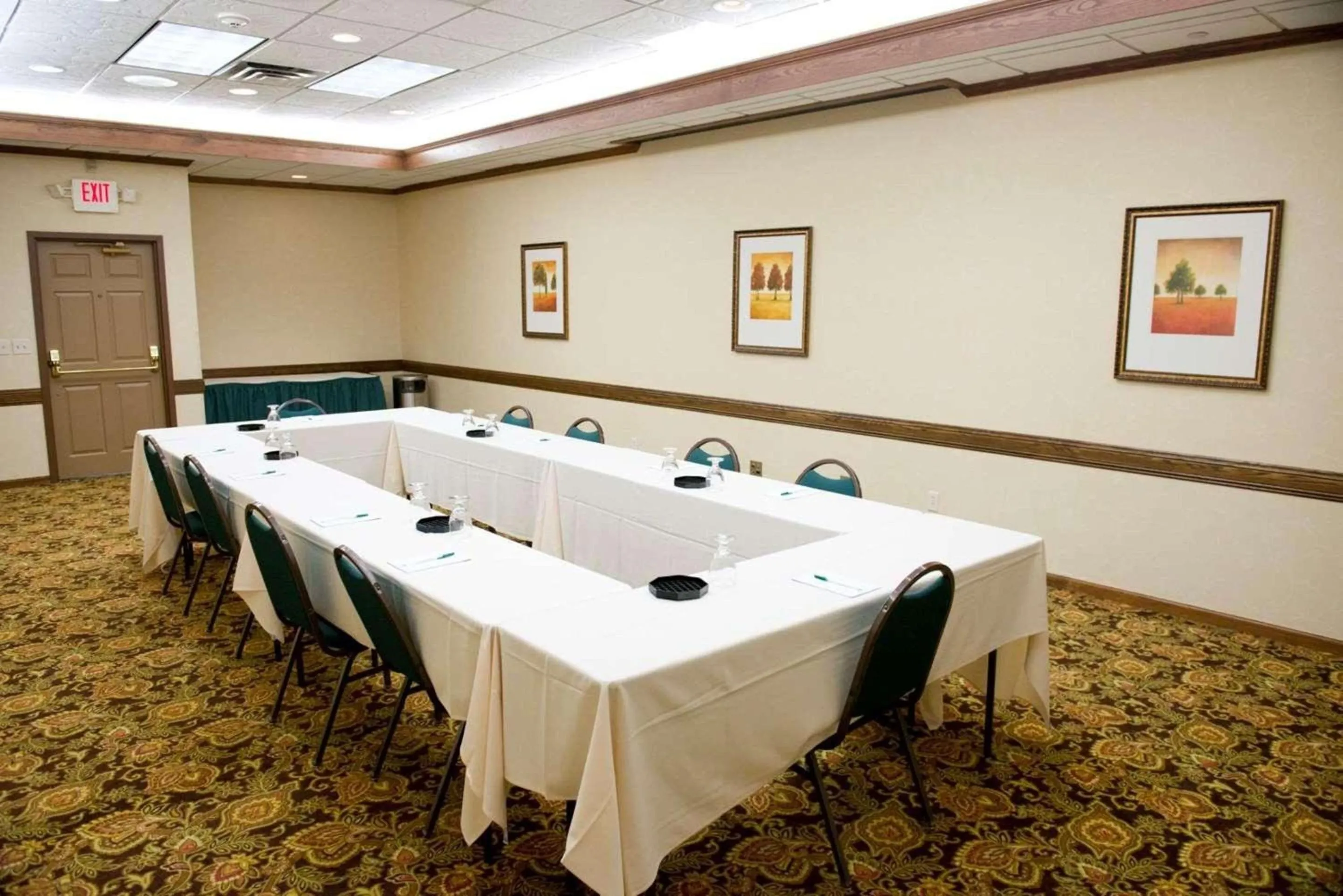 Meeting/conference room in Country Inn & Suites by Radisson, Chanhassen, MN