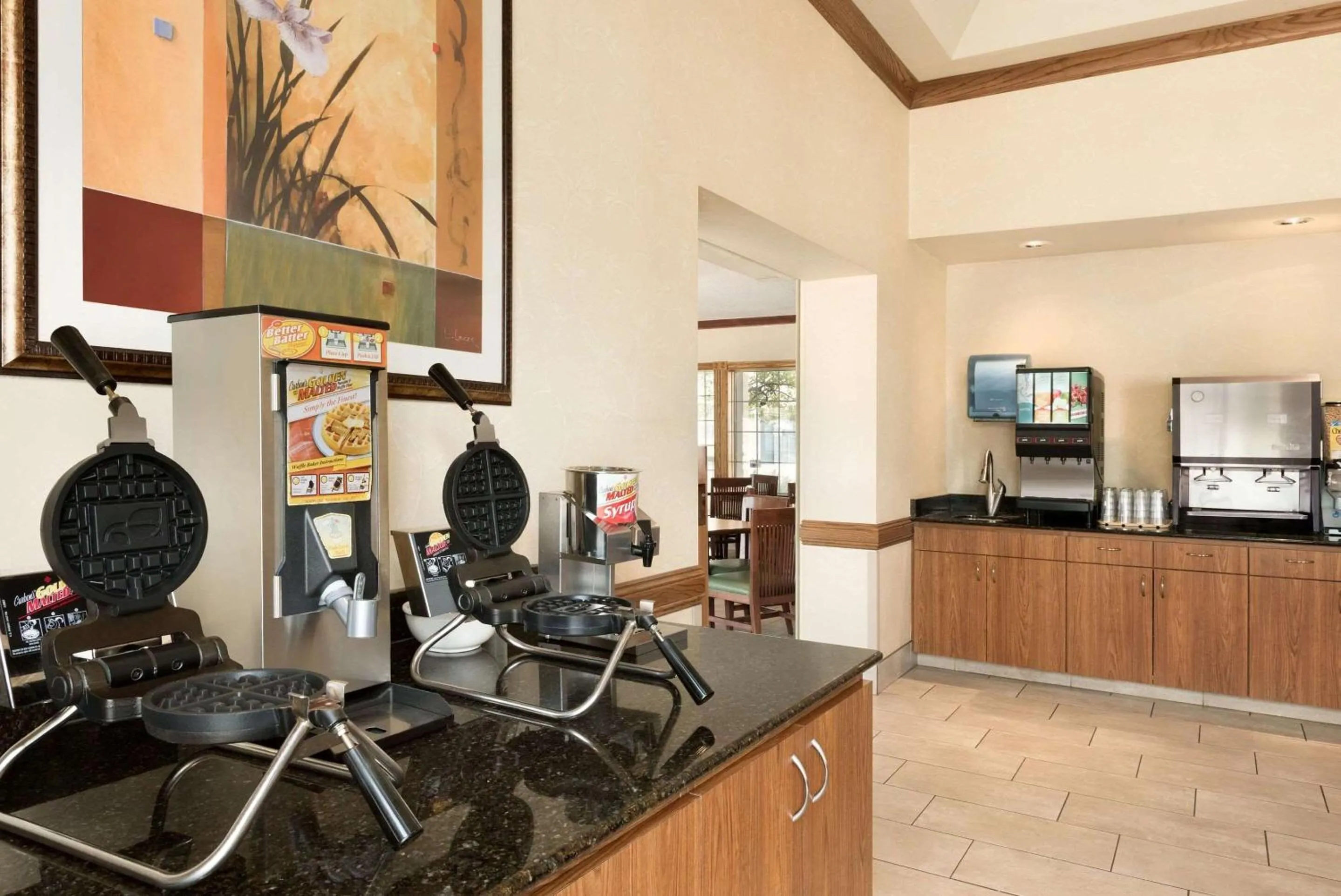 Breakfast in Country Inn & Suites by Radisson, Chanhassen, MN