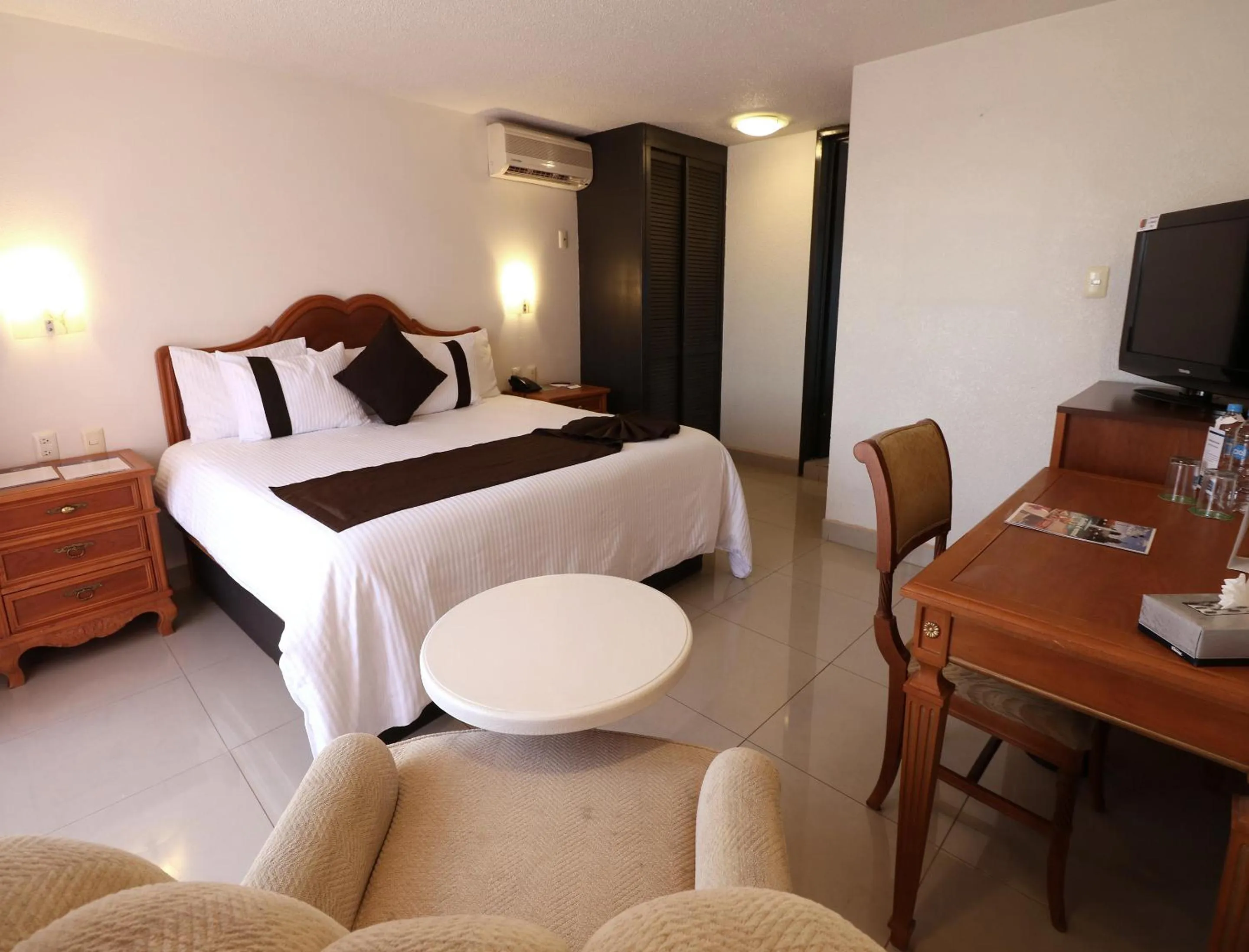 Photo of the whole room in Mision Aguascalientes Zona Sur