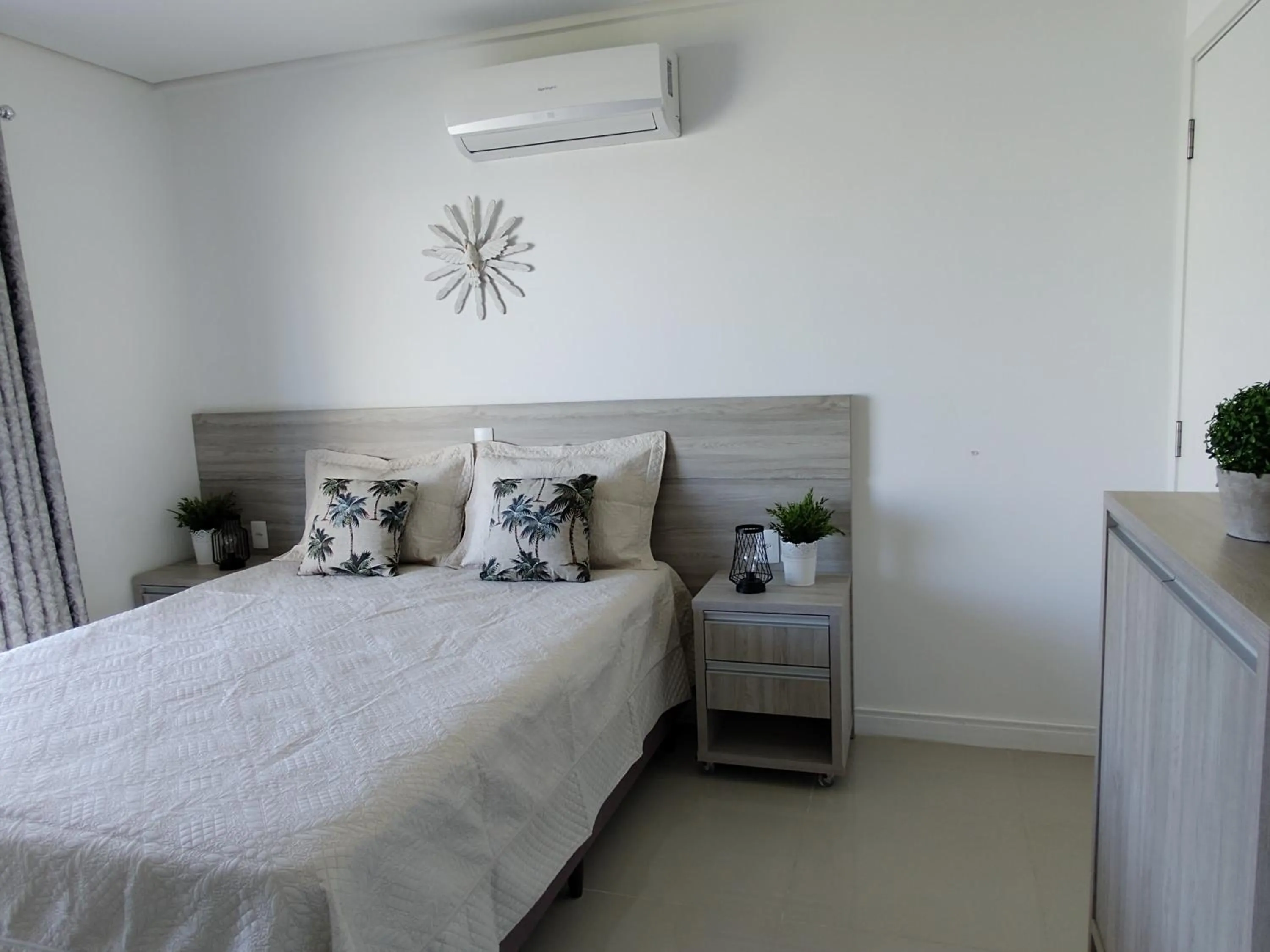 Bed in Apartamento Ipê Branco, Mariscal, ótima localização