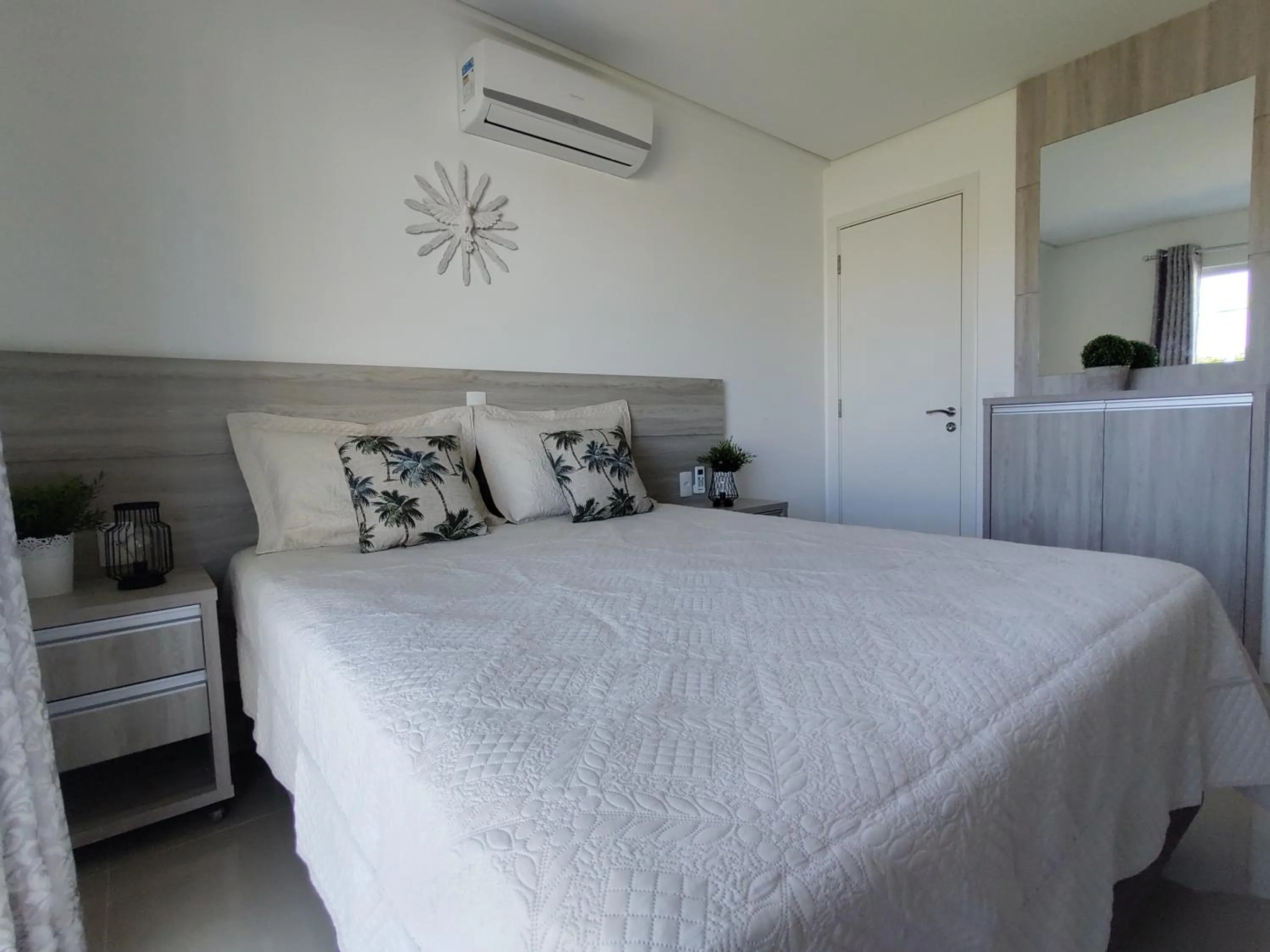 Bed in Apartamento Ipê Branco, Mariscal, ótima localização