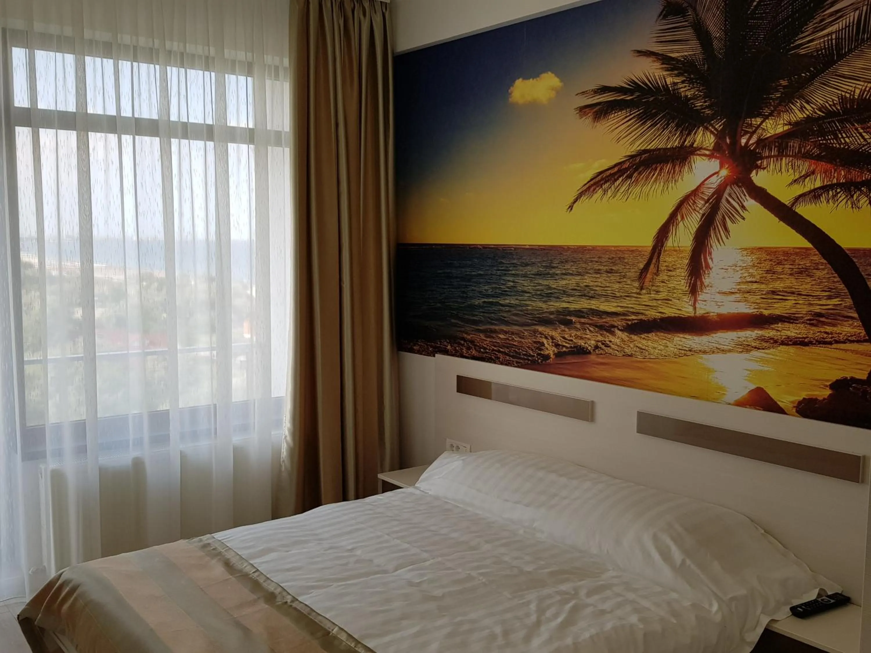 Decorative detail, Bed in Lotus 7 Silver