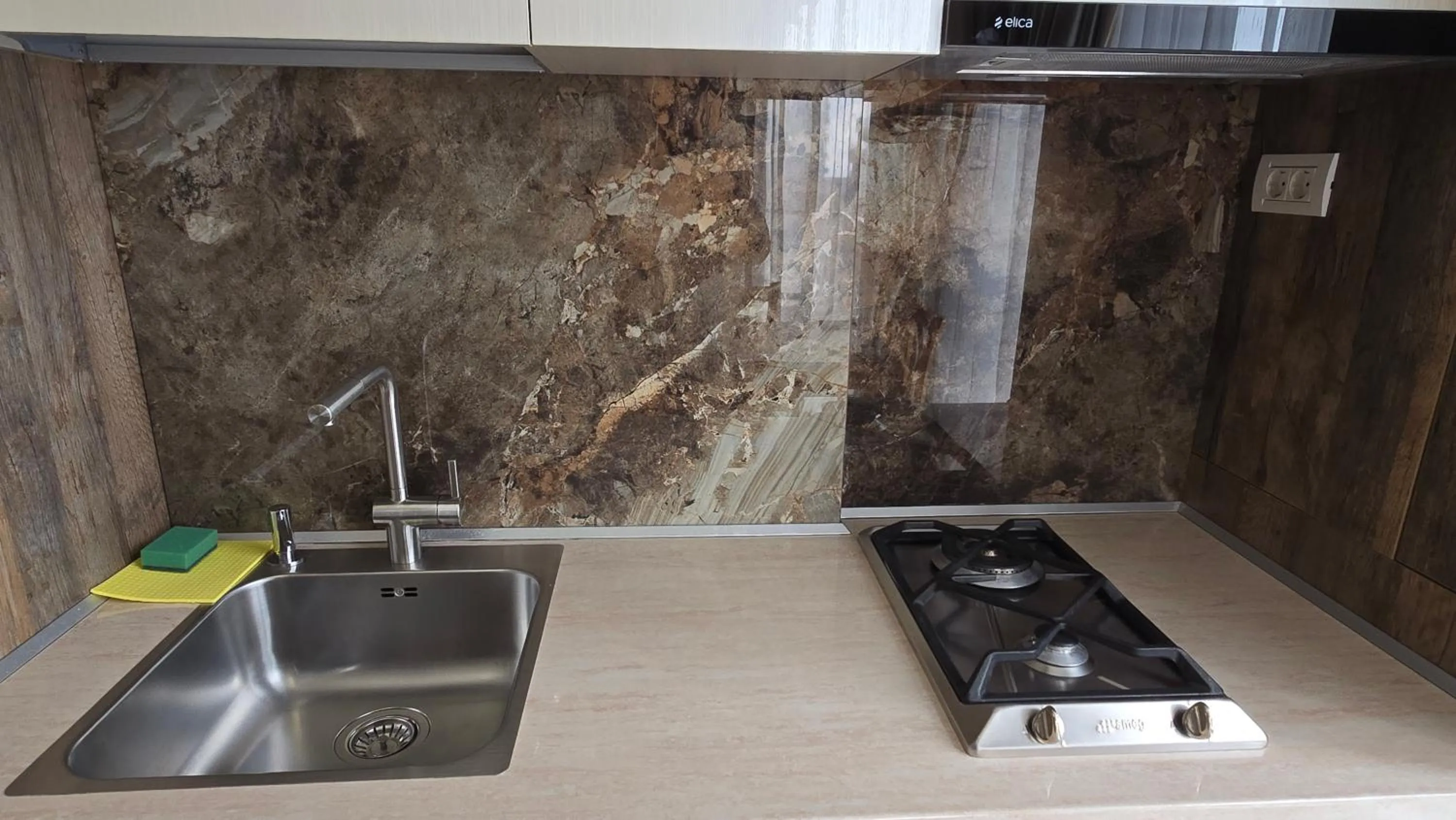 Kitchen or kitchenette in Lotus 7 Silver