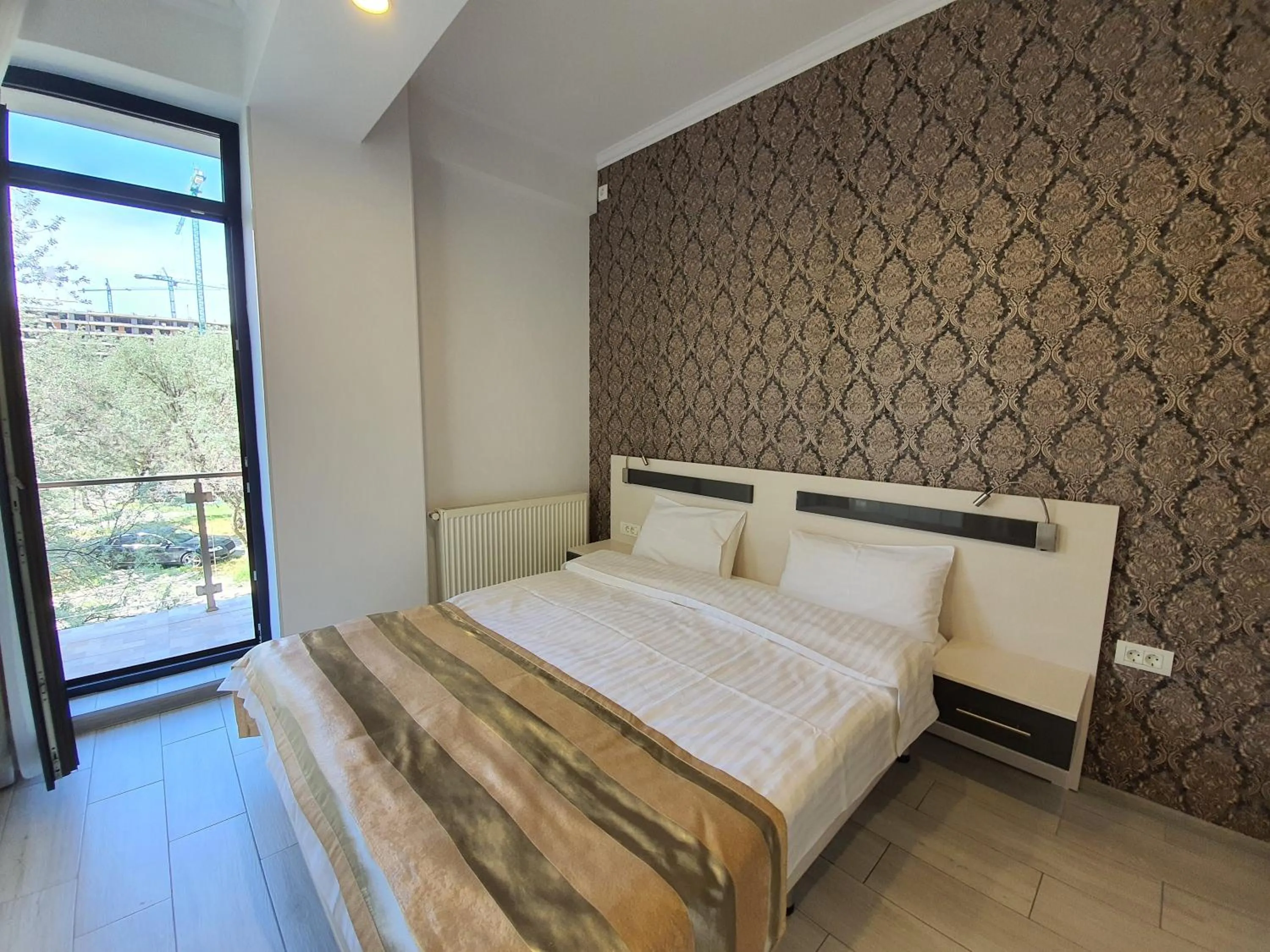 Bed in Lotus 7 Silver