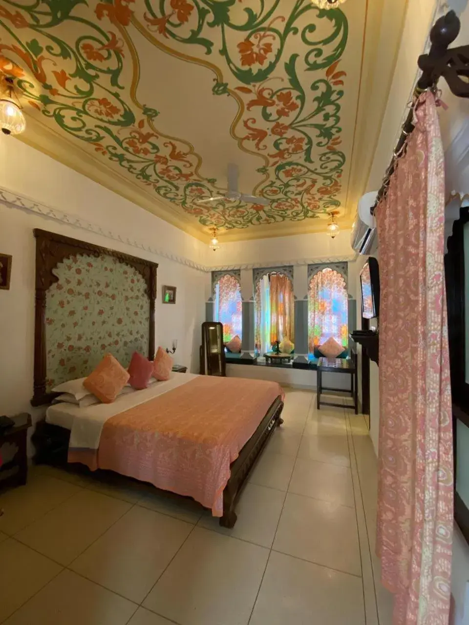 Bed in Mahendra Prakash Bed in Mahendra Prakash