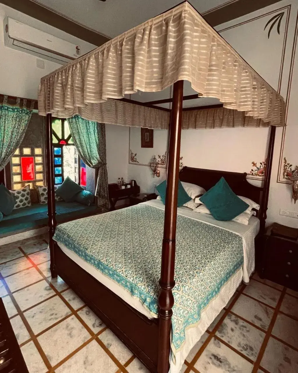 Bed in Mahendra Prakash Bed in Mahendra Prakash