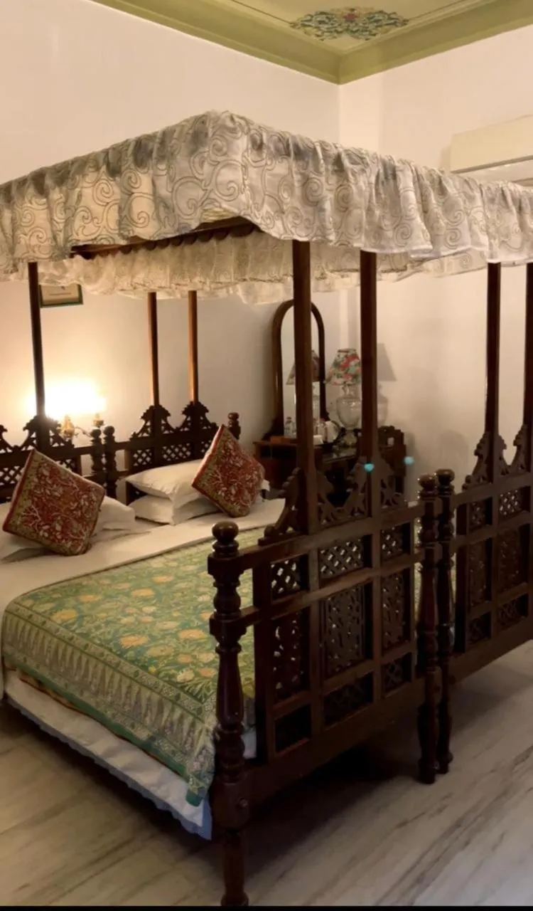 Bed in Mahendra Prakash