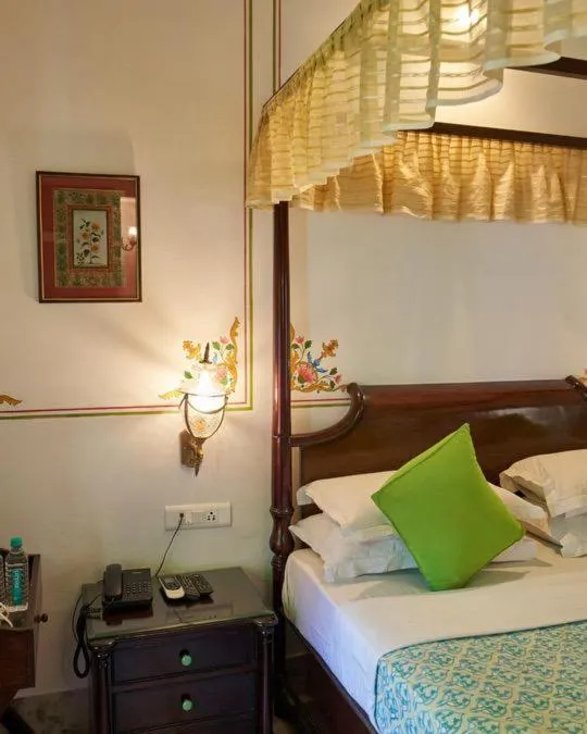 Bed in Mahendra Prakash