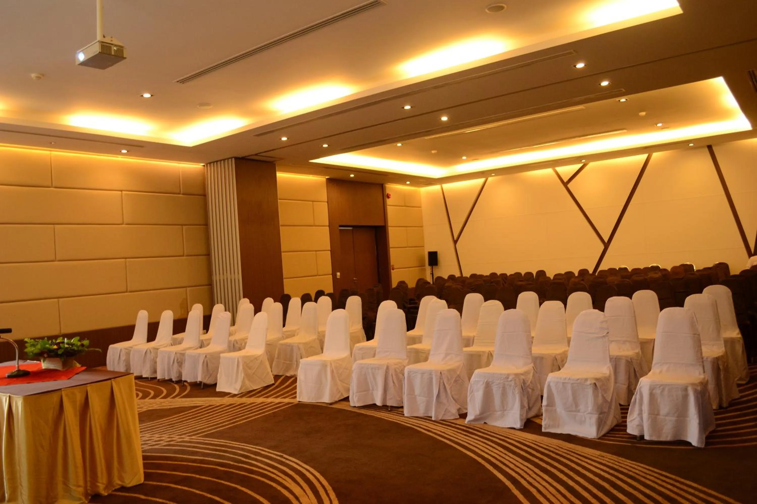 Business facilities in Vismaya Suvarnabhumi Hotel