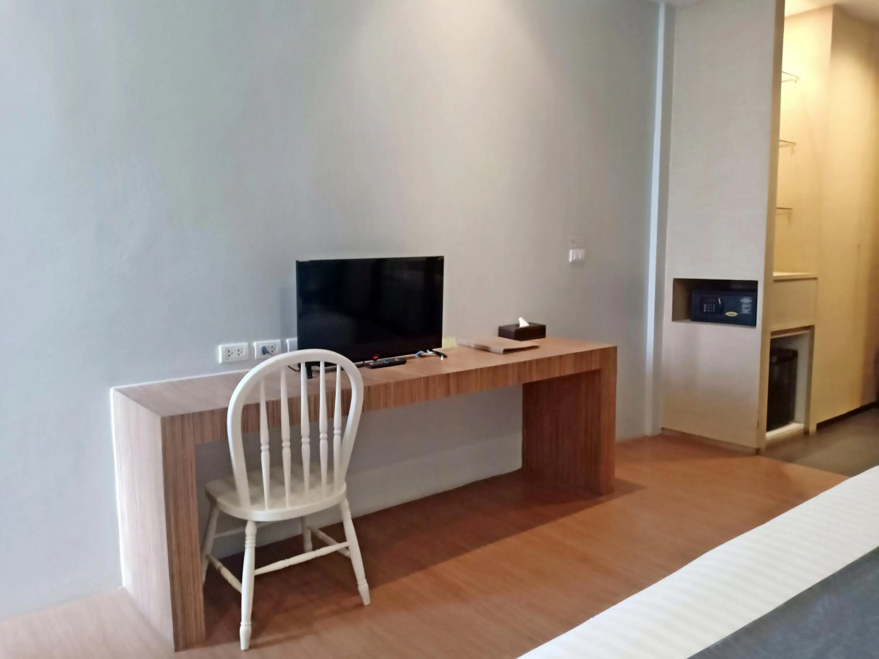 TV and multimedia in Vismaya Suvarnabhumi Hotel