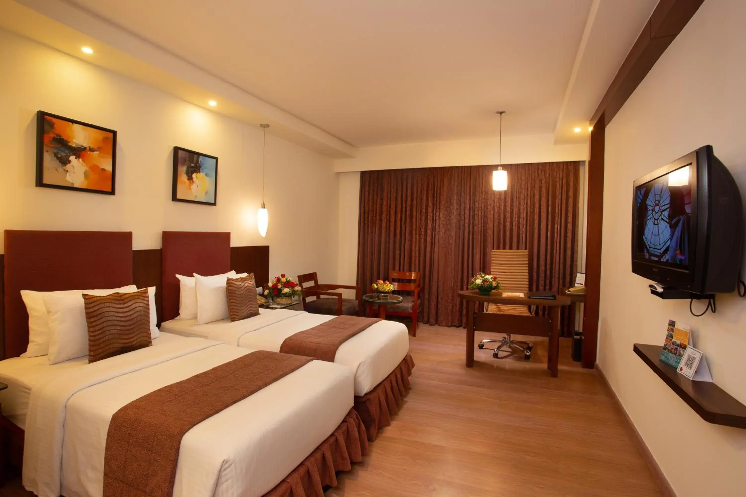 Photo of the whole room, Bed in Gokulam Park Coimbatore Photo of the whole room, Bed in Gokulam Park Coimbatore