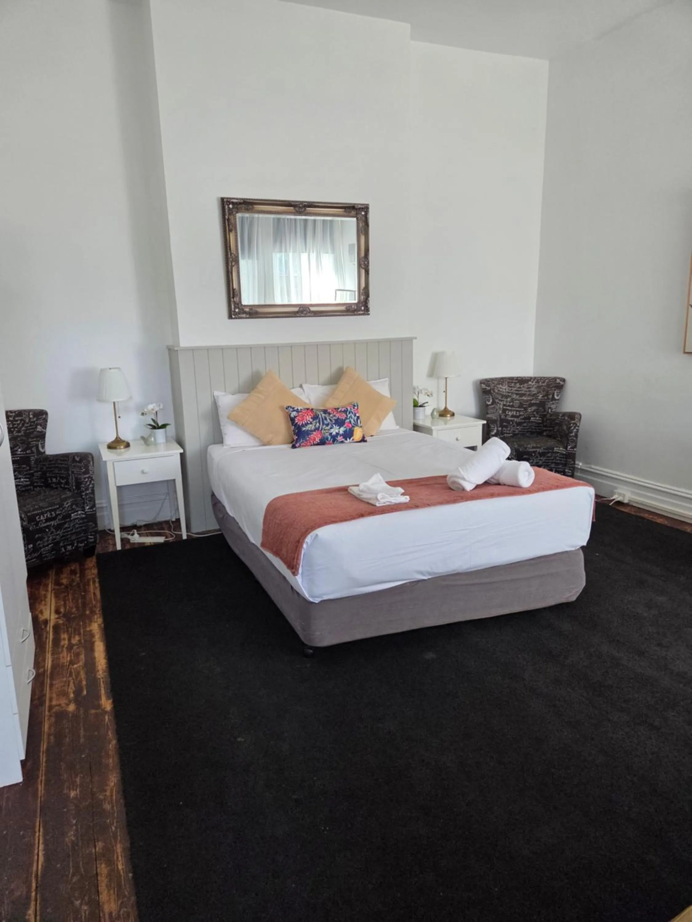 Bed in Finley Country Club Hotel Motel