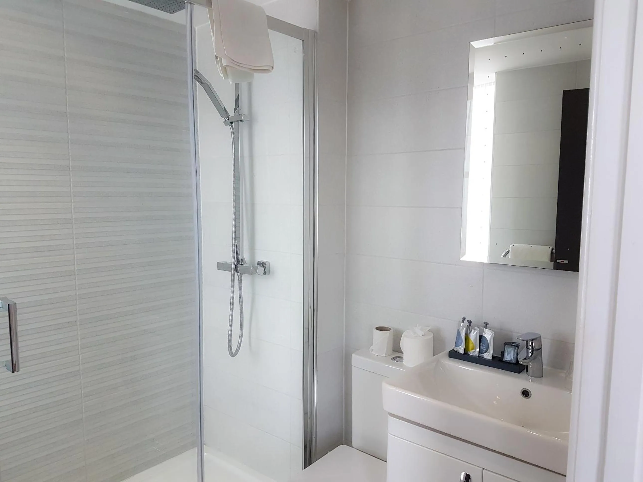 Shower in Ocean Beach Hotel & Spa - OCEANA COLLECTION