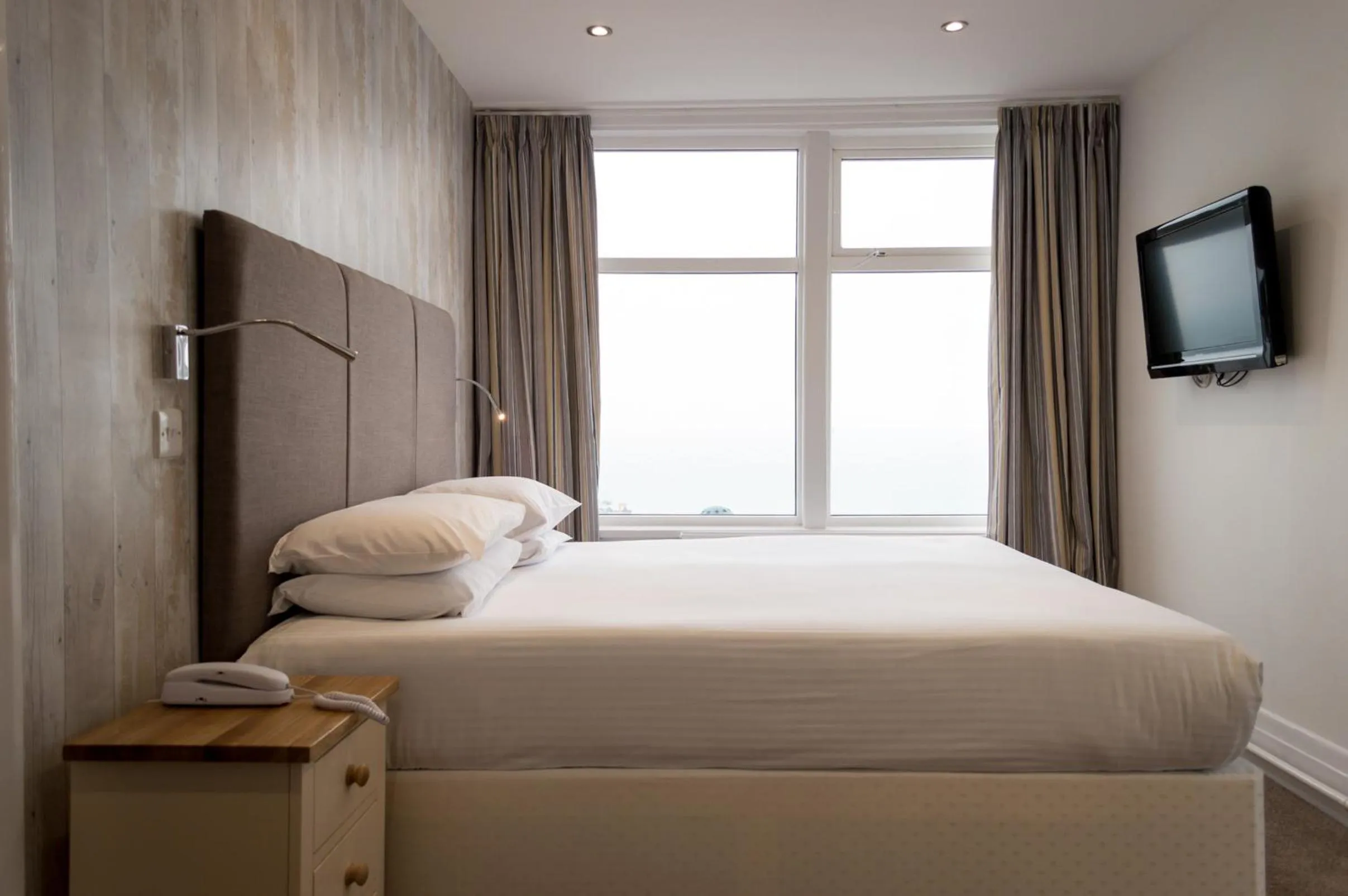 Day, Bed in Ocean Beach Hotel & Spa - OCEANA COLLECTION