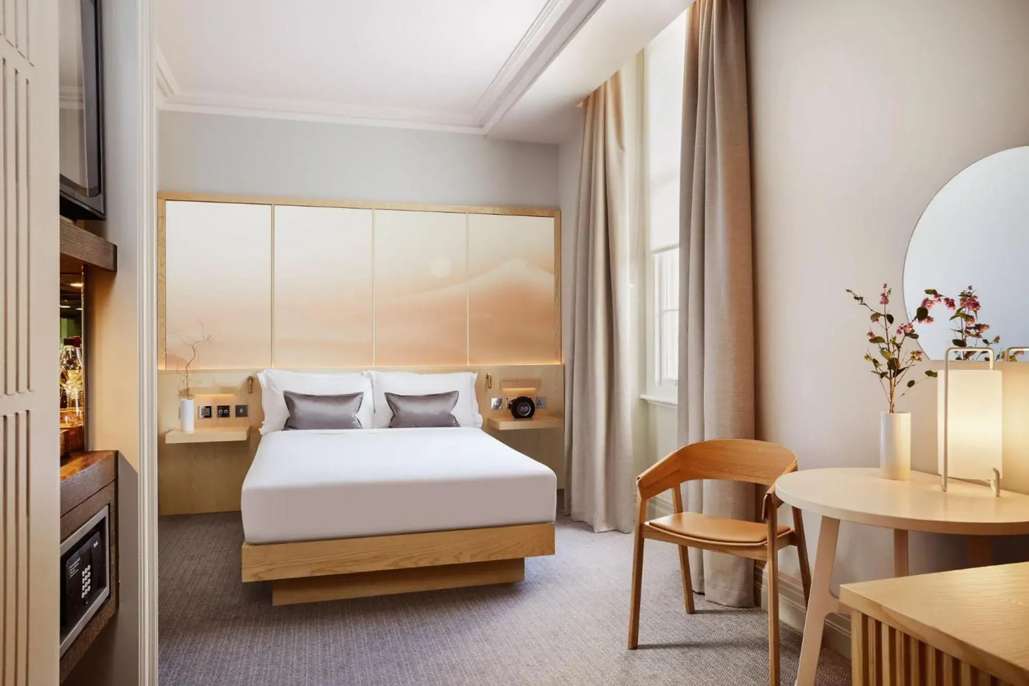 Photo of the whole room, Bed in The Prince Akatoki London Photo of the whole room, Bed in The Prince Akatoki London